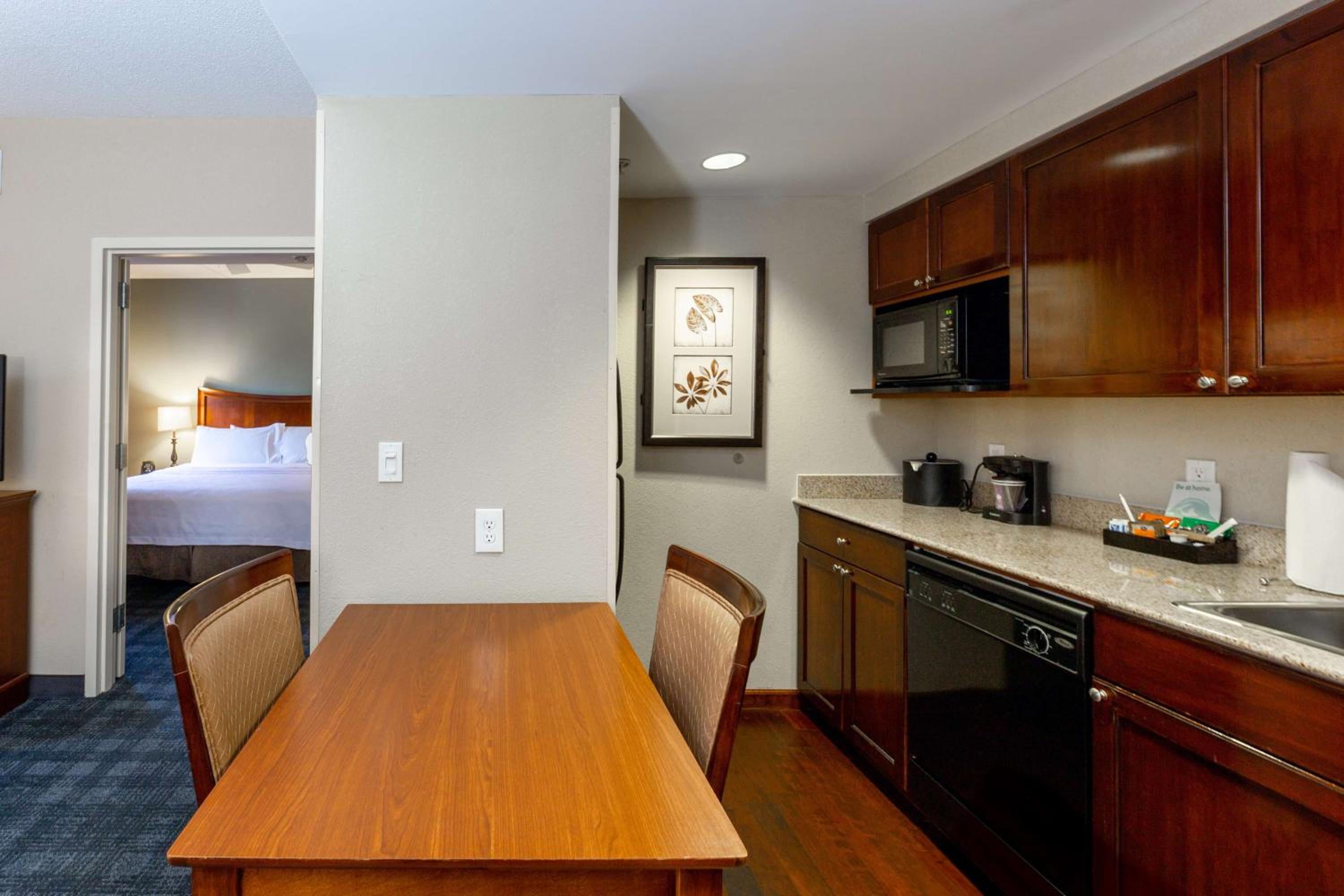 One-Bedroom King Suite - Non-Smoking - Photo 5