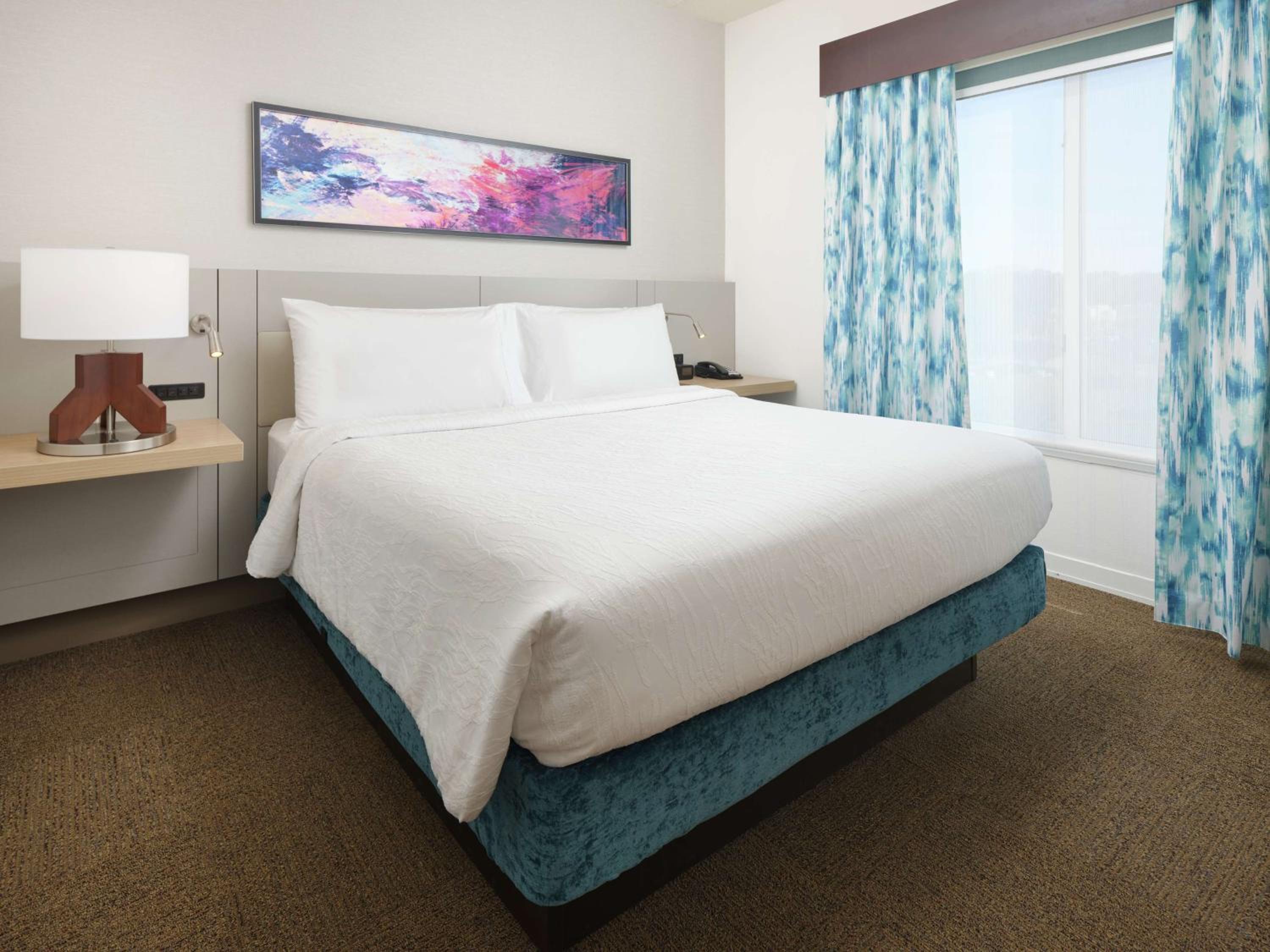 Junior King Suite with Sofa Bed - Photo 2