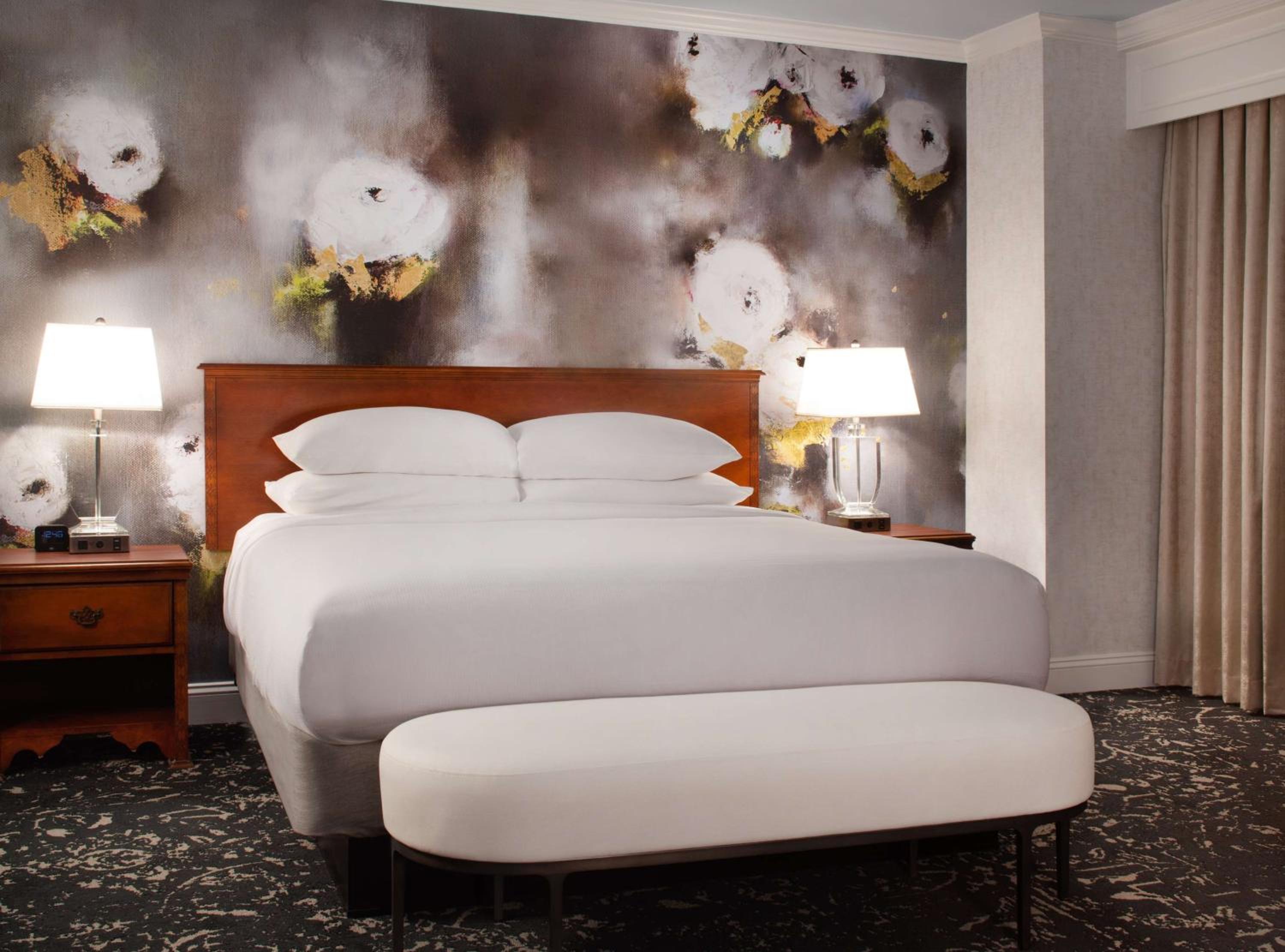 Junior Suite with One King Bed and Golf View - Photo 3