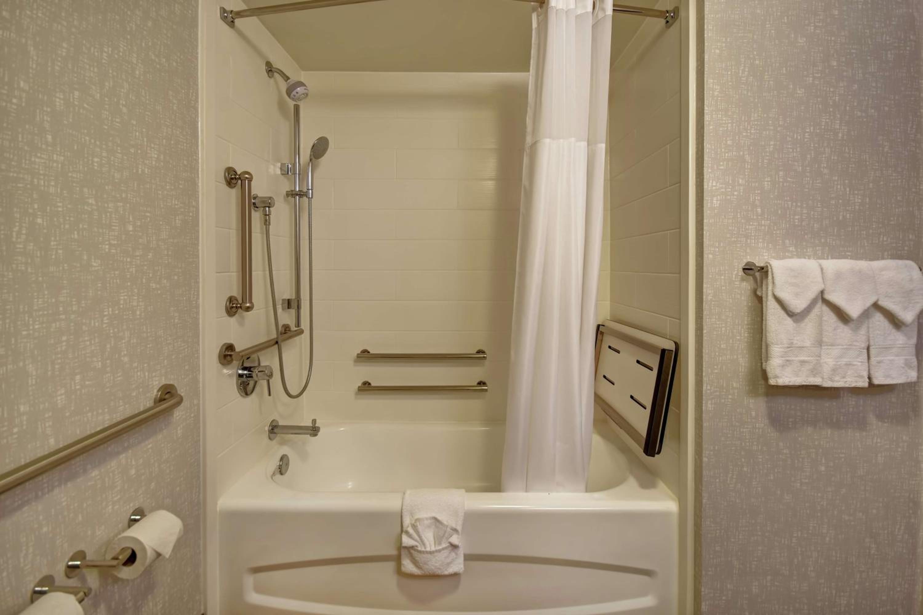 Queen Room with Two Queen Beds and Bath Tub - Mobility Accessible - Photo 5
