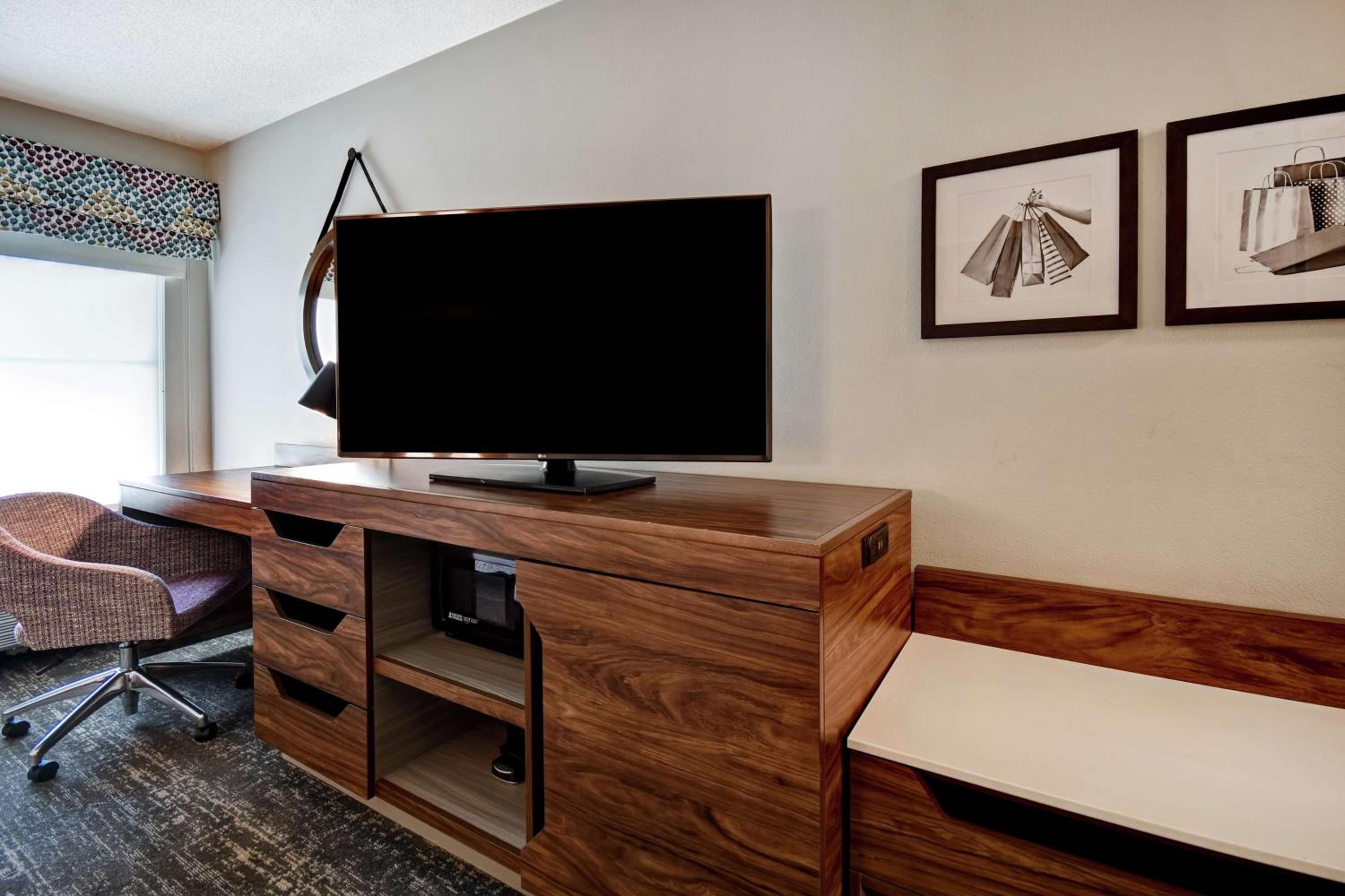 Queen Room with Two Queen Beds and Bath Tub - Mobility Accessible - Photo 7