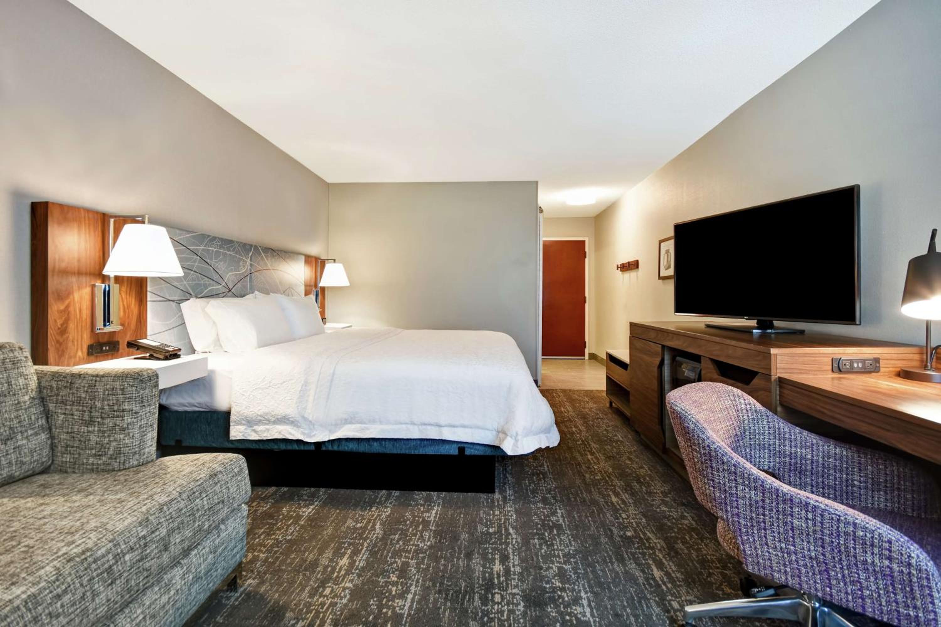 King Room with Sofa Bed - Photo 1