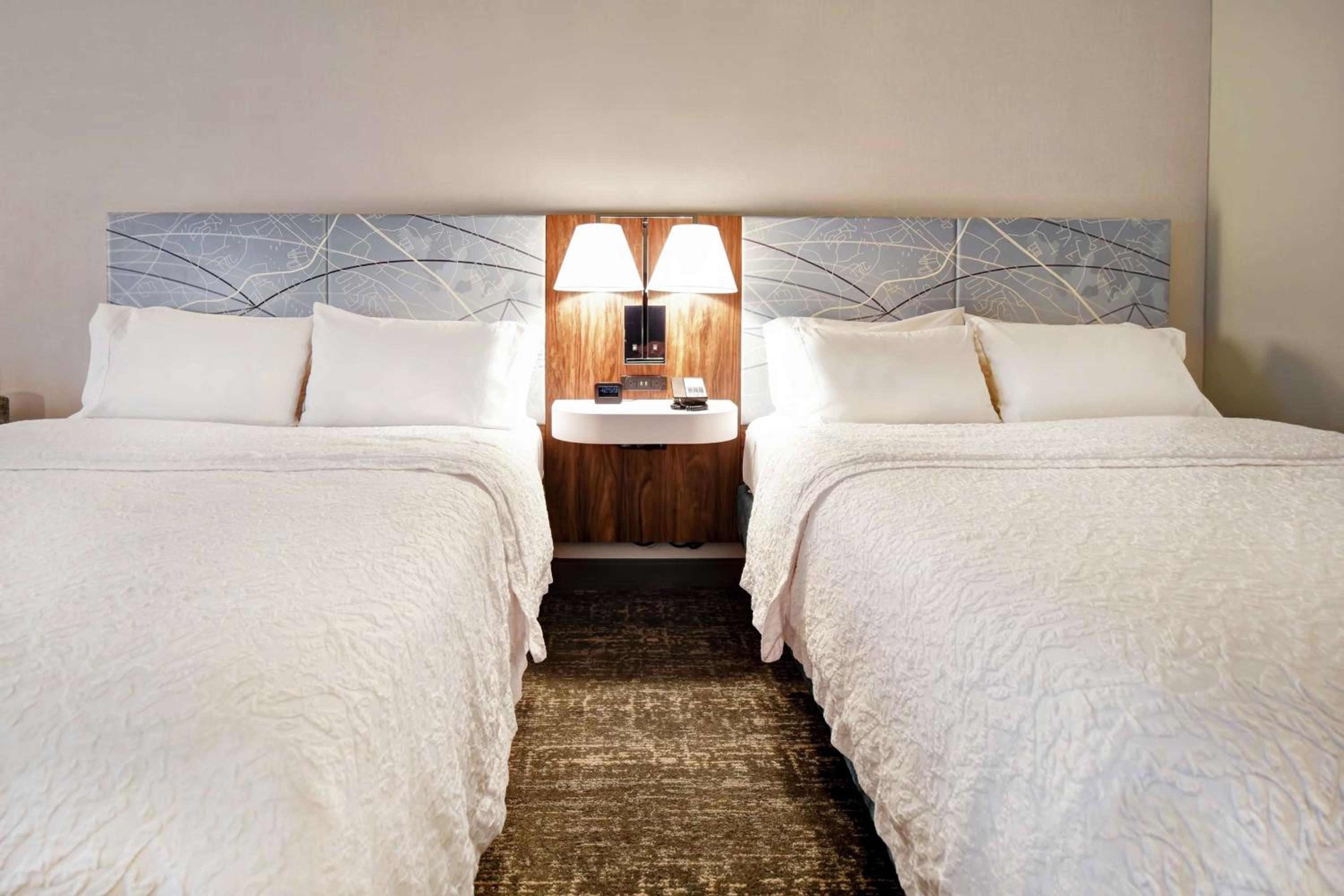 Queen Room with Two Queen Beds - Photo 6