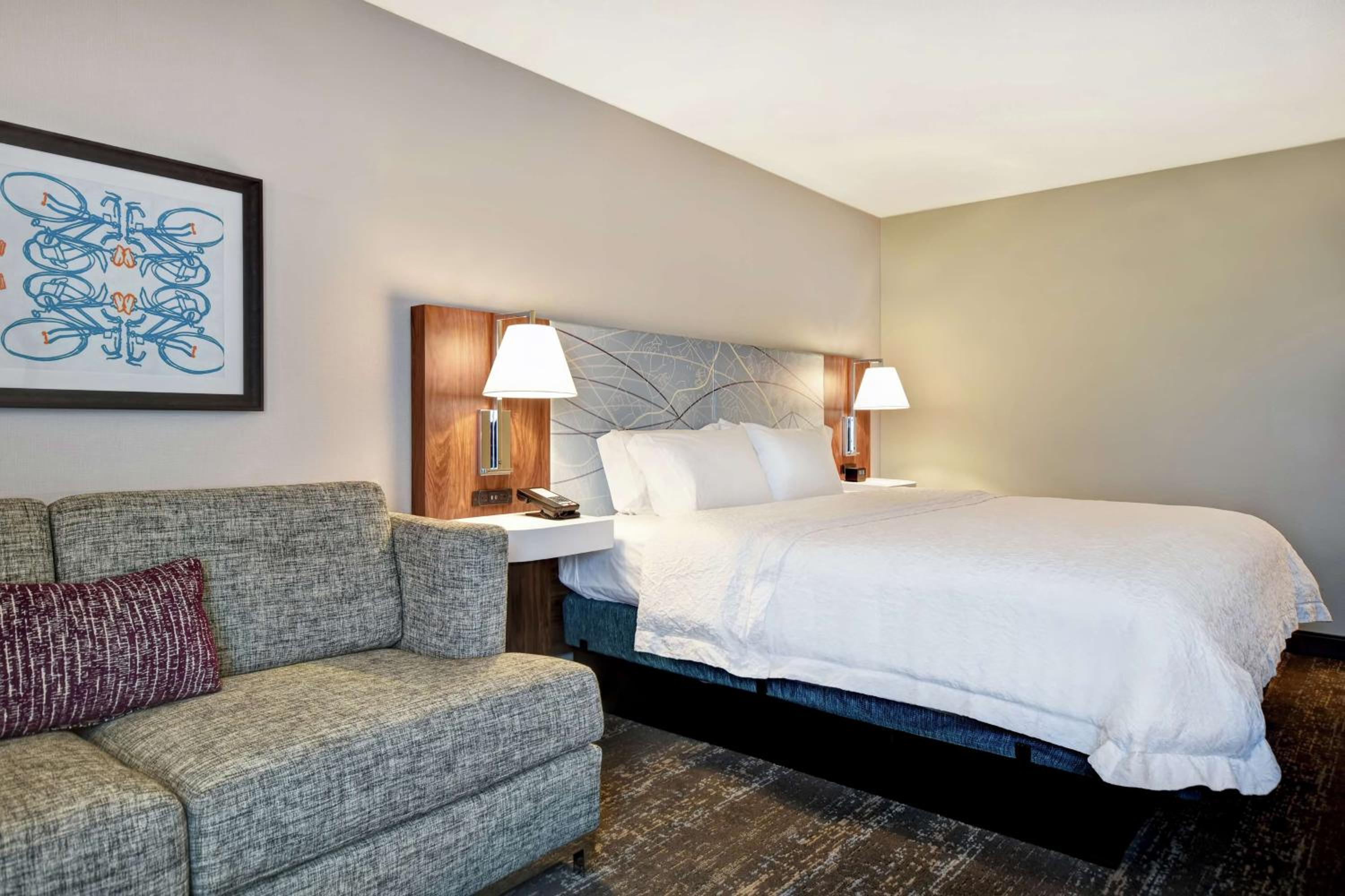 King Room with Sofa Bed - Photo 6