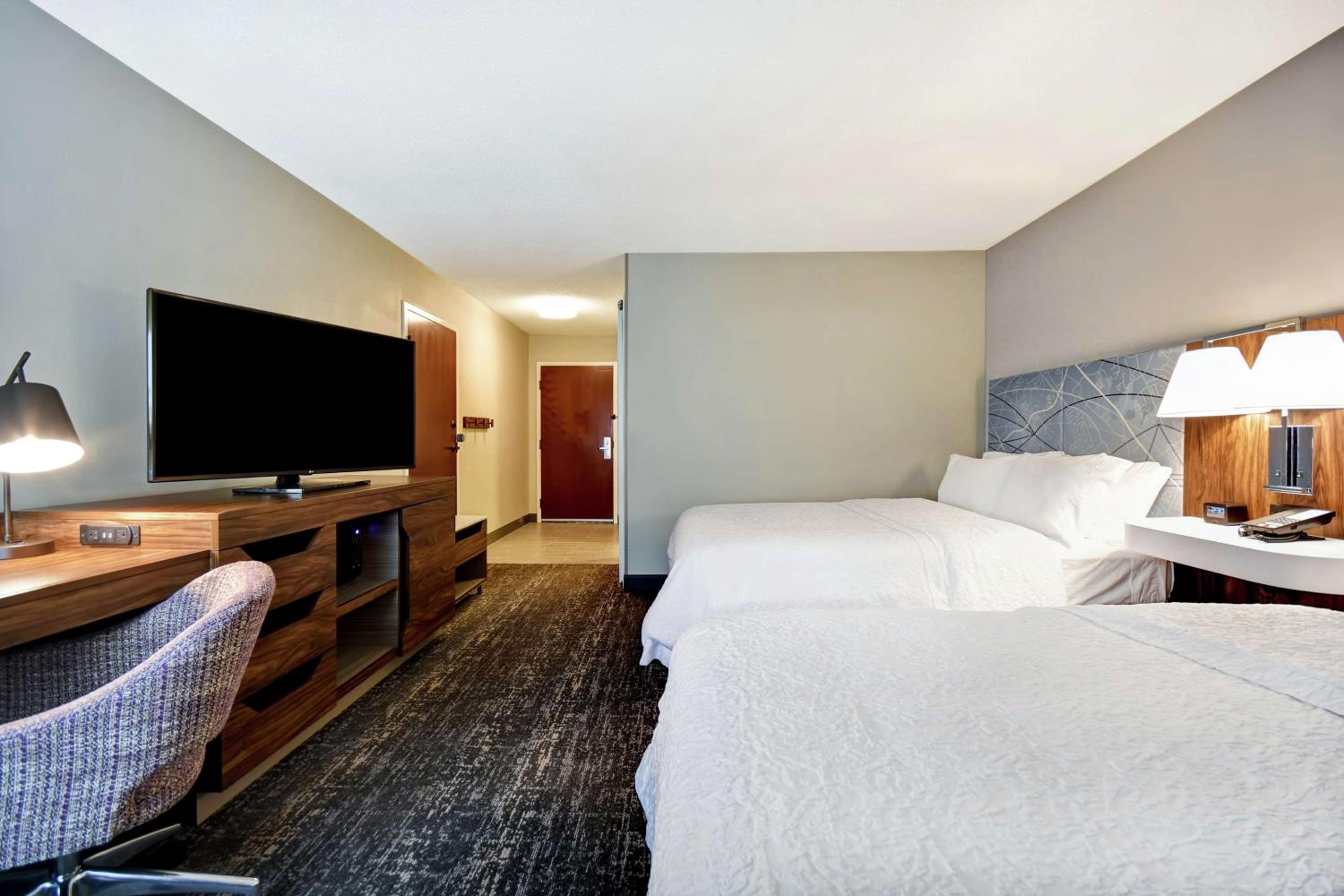Queen Room with Two Queen Beds and Bath Tub - Mobility Accessible - Photo 3