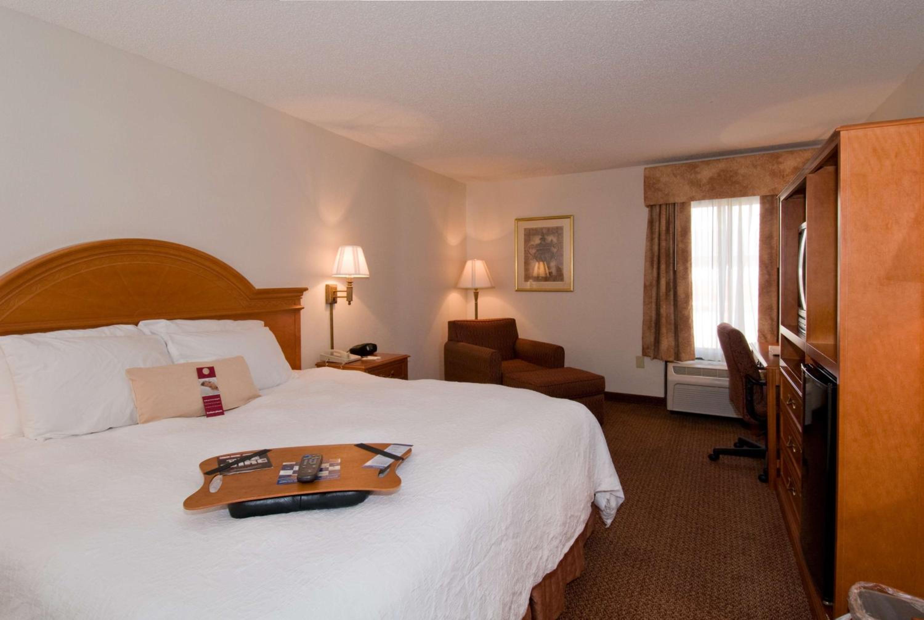 King Room with King Bed - Non-Smoking photo 1