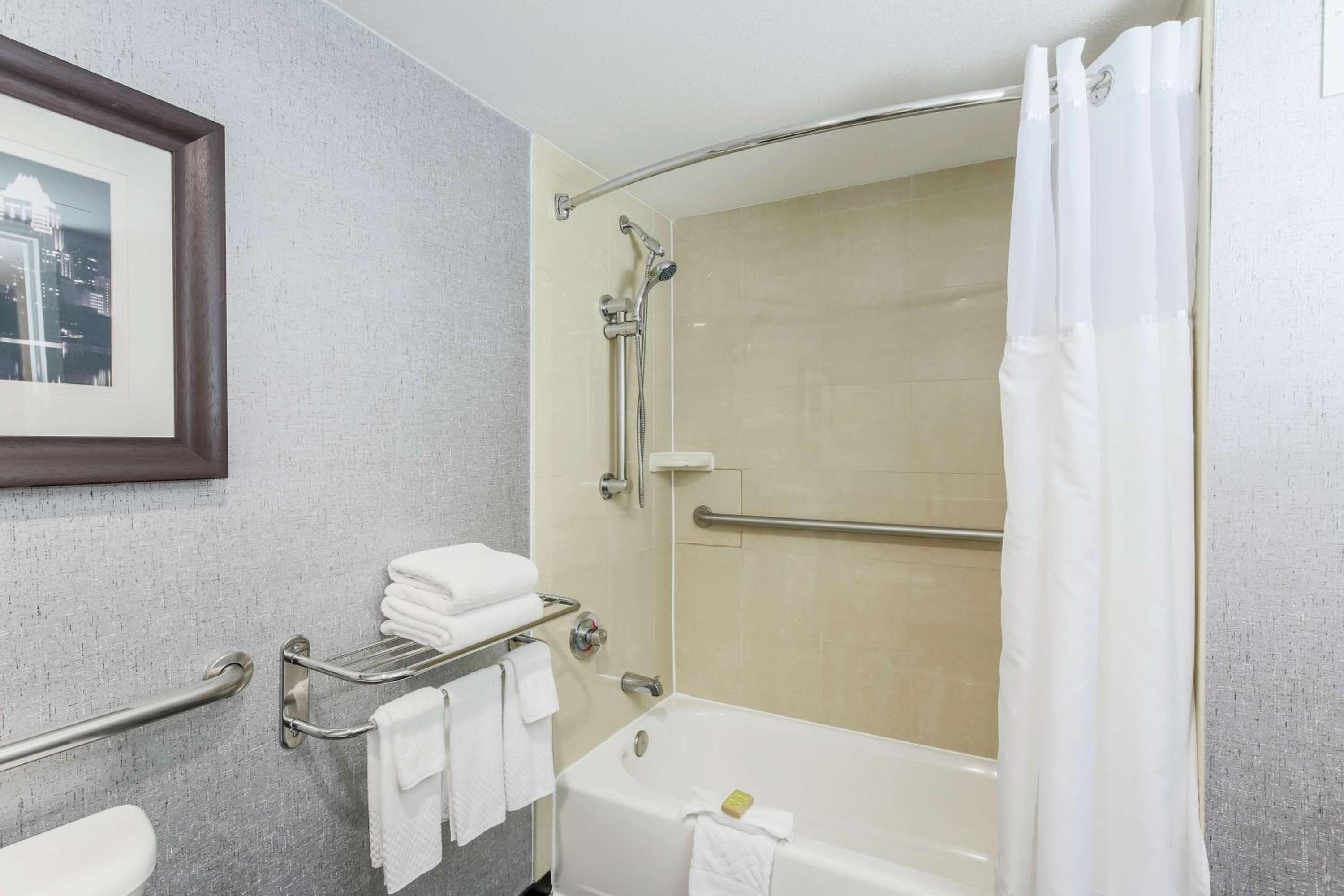 King Room - Non-Smoking - Photo 4