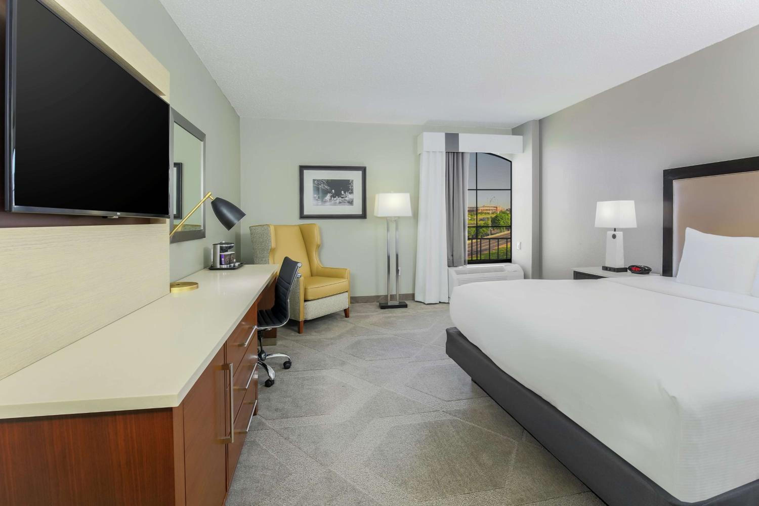King Room with City View - Non-Smoking at DoubleTree by Hilton Austin-University Area in Austin