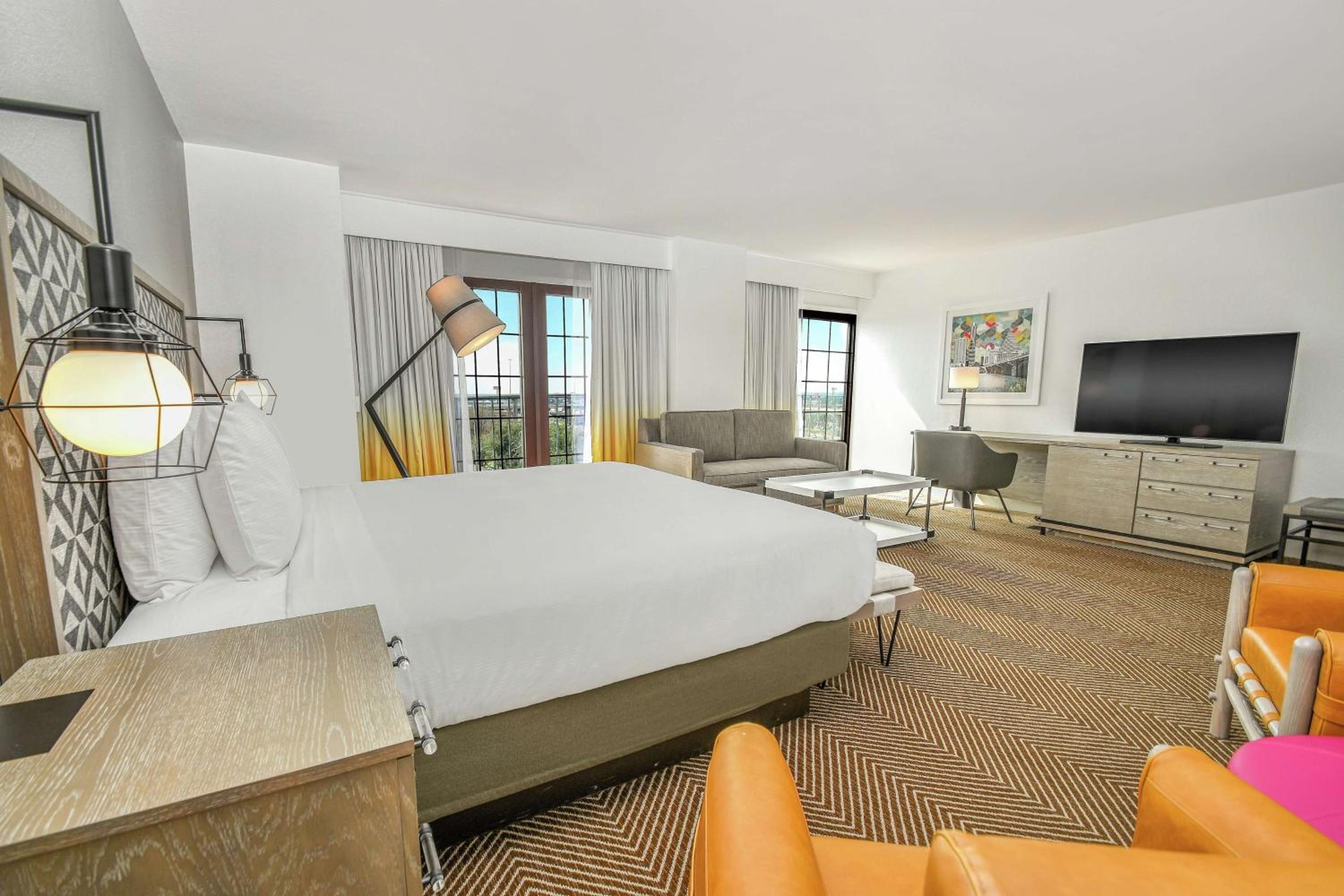One-Bedroom King Suite - Photo 3
