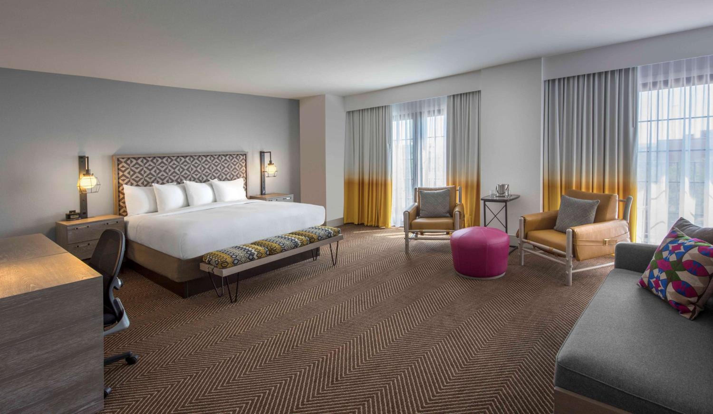 Premium King Room - Non-Smoking - Photo 1