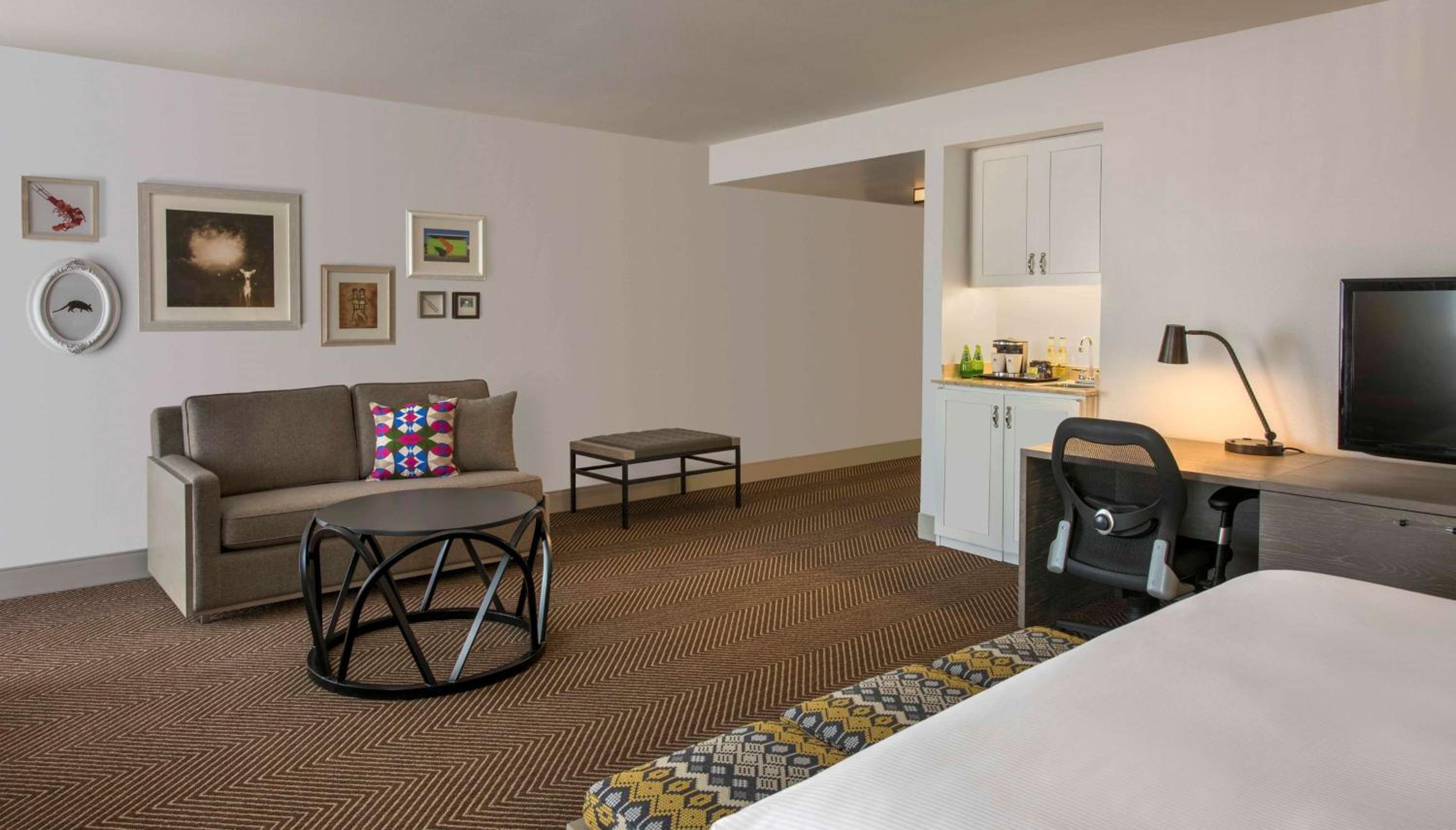 Premium King Room - Non-Smoking - Photo 2