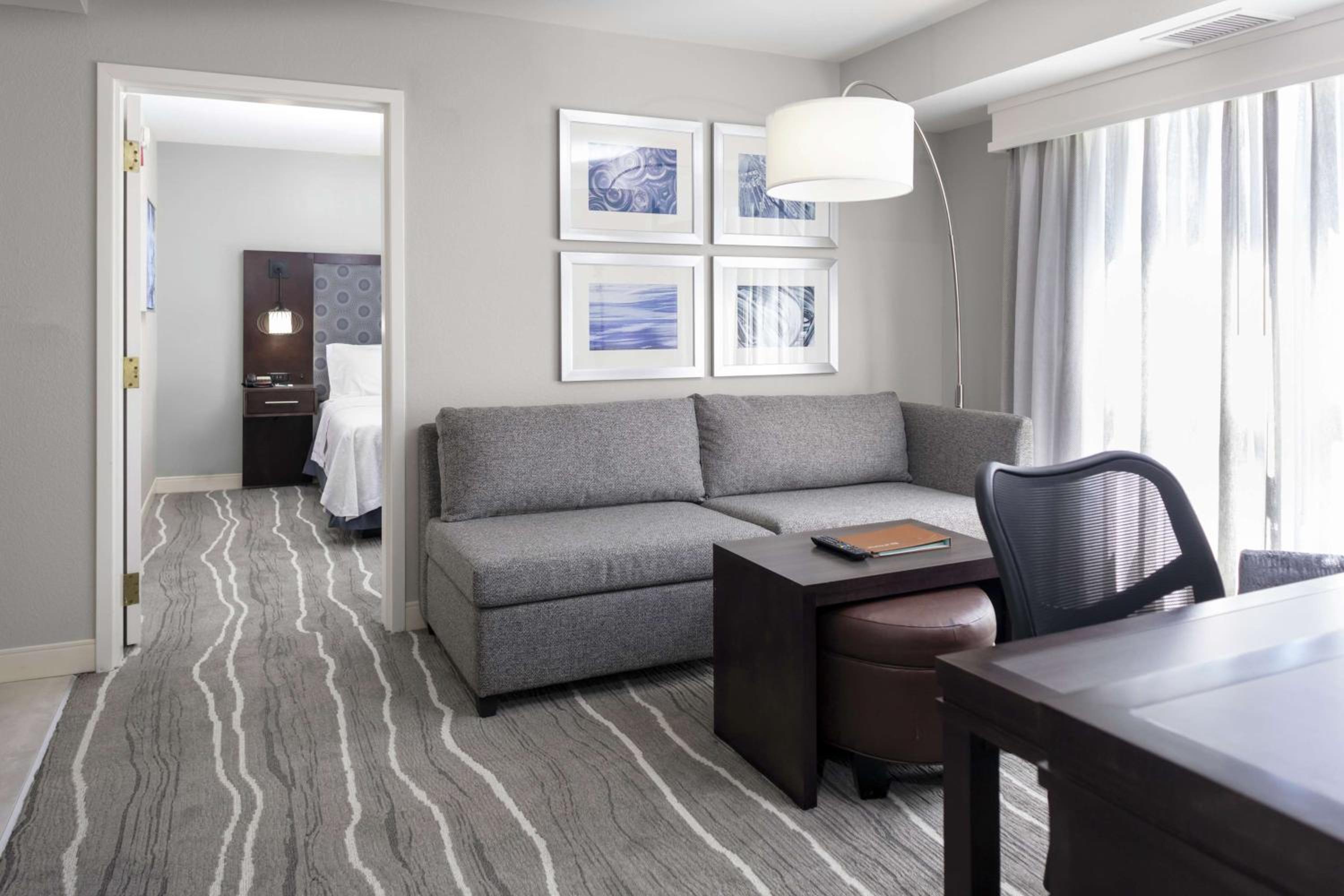 Two Bedroom Suite with One King and Two Queen Beds - Non-Smoking - Photo 2