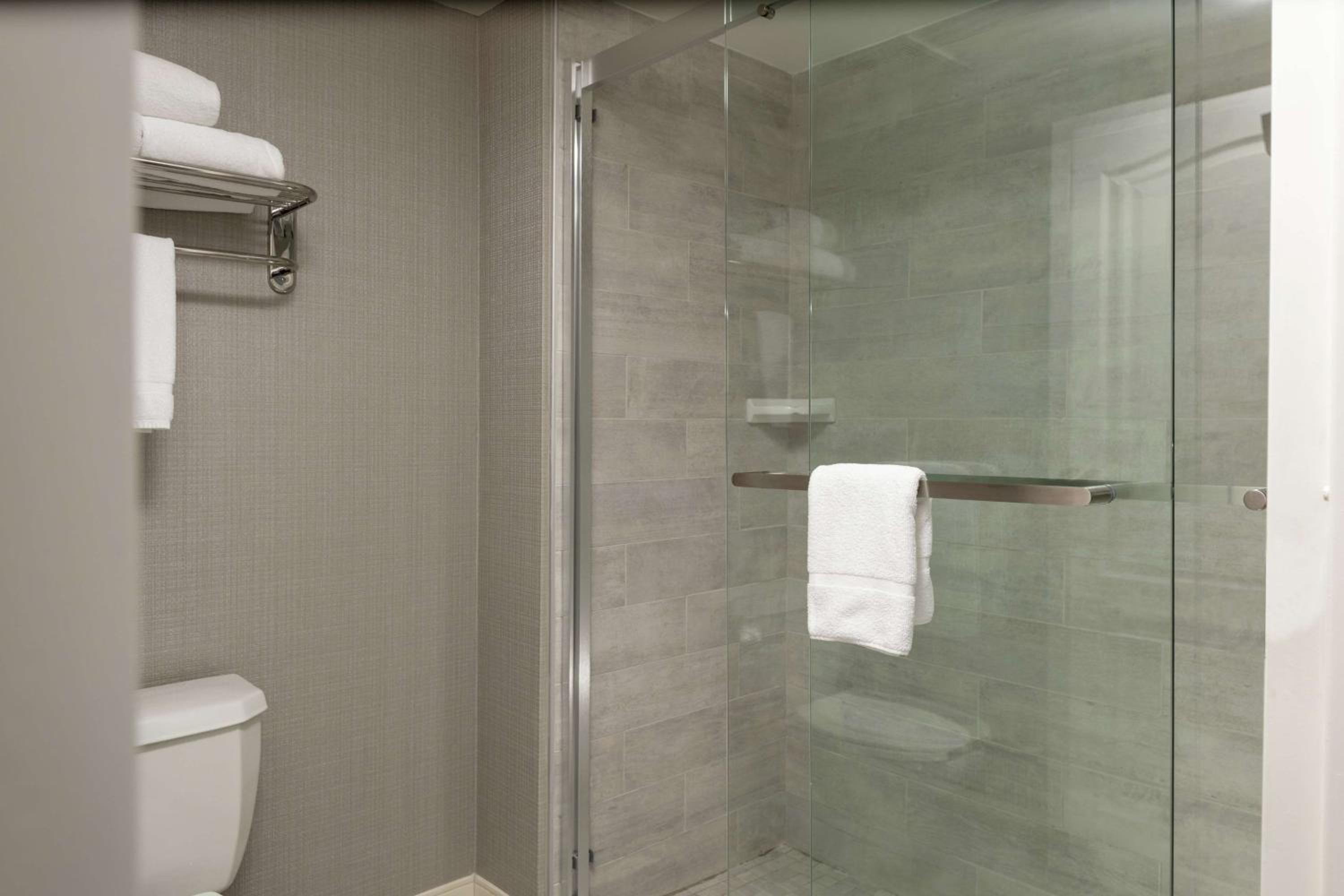 Queen Studio Suite - Non-Smoking - Photo 2