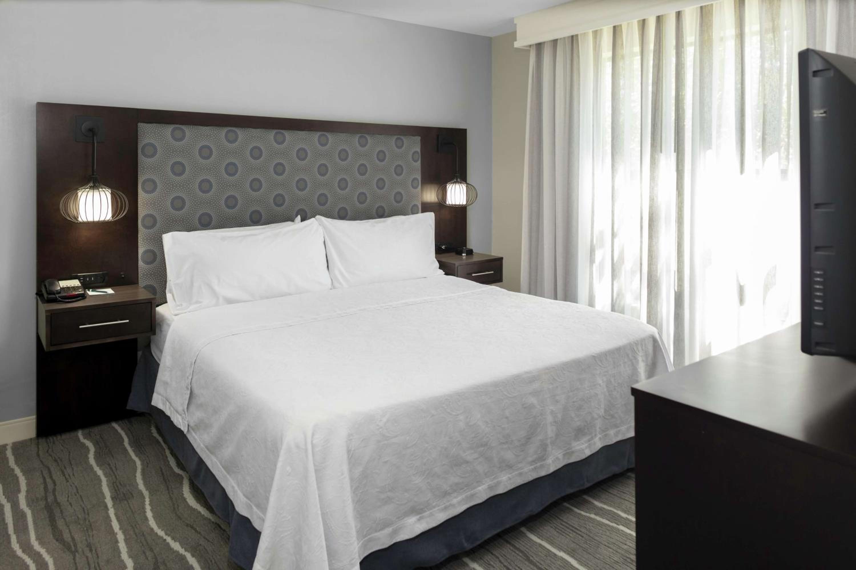 One-Bedroom King Suite - Non-Smoking - Photo 3