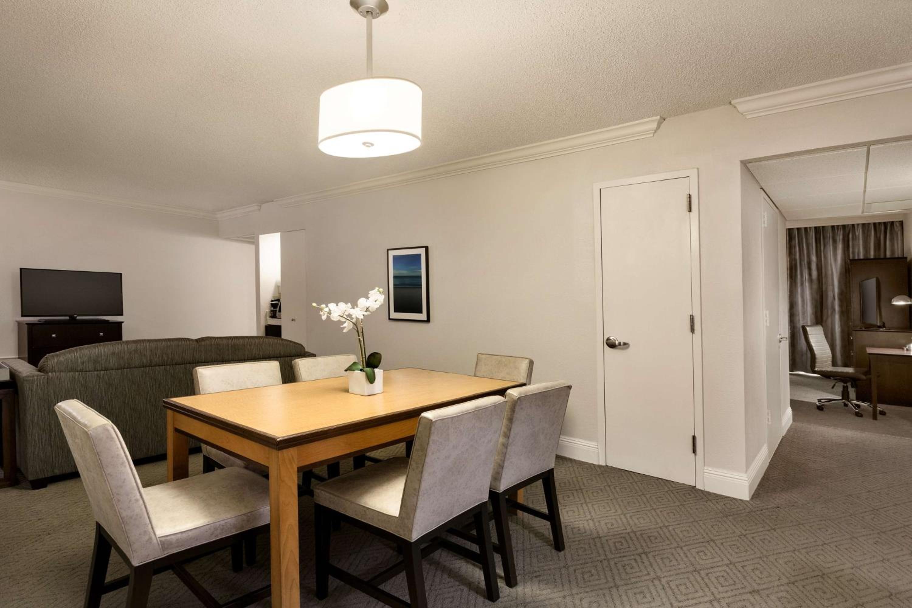 Two Bedroom Suite - Non-Smoking - Photo 4
