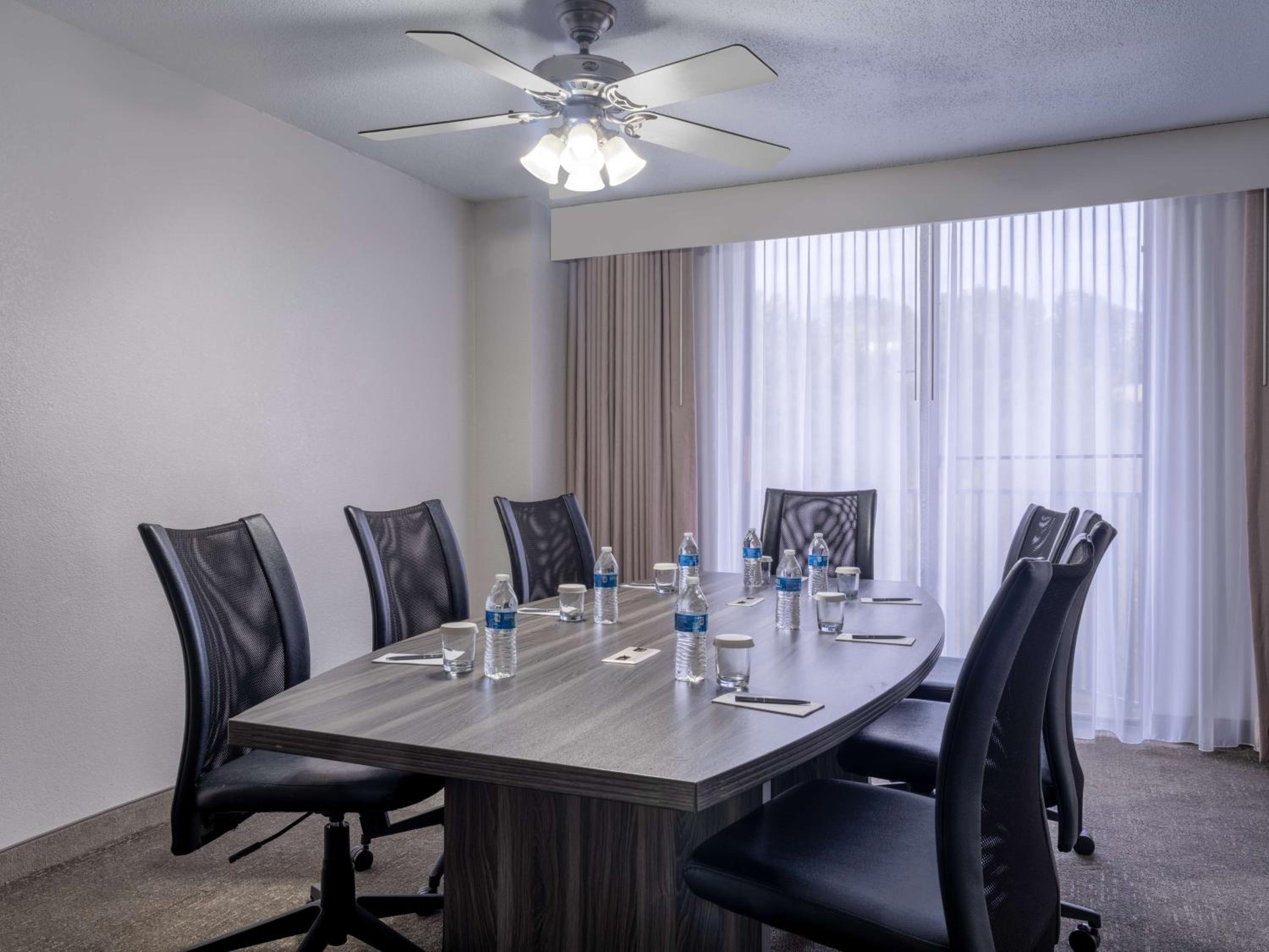 Executive King Suite - Non-Smoking - Photo 2