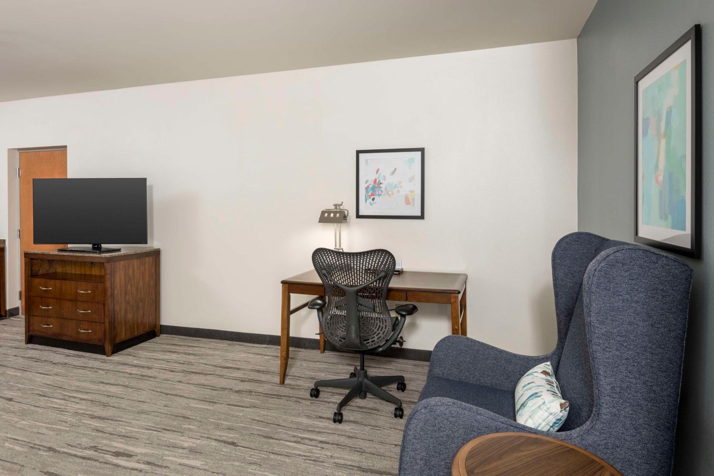 Queen Room with Two Queen Beds and Roll-In Shower - Mobility Access - Photo 2