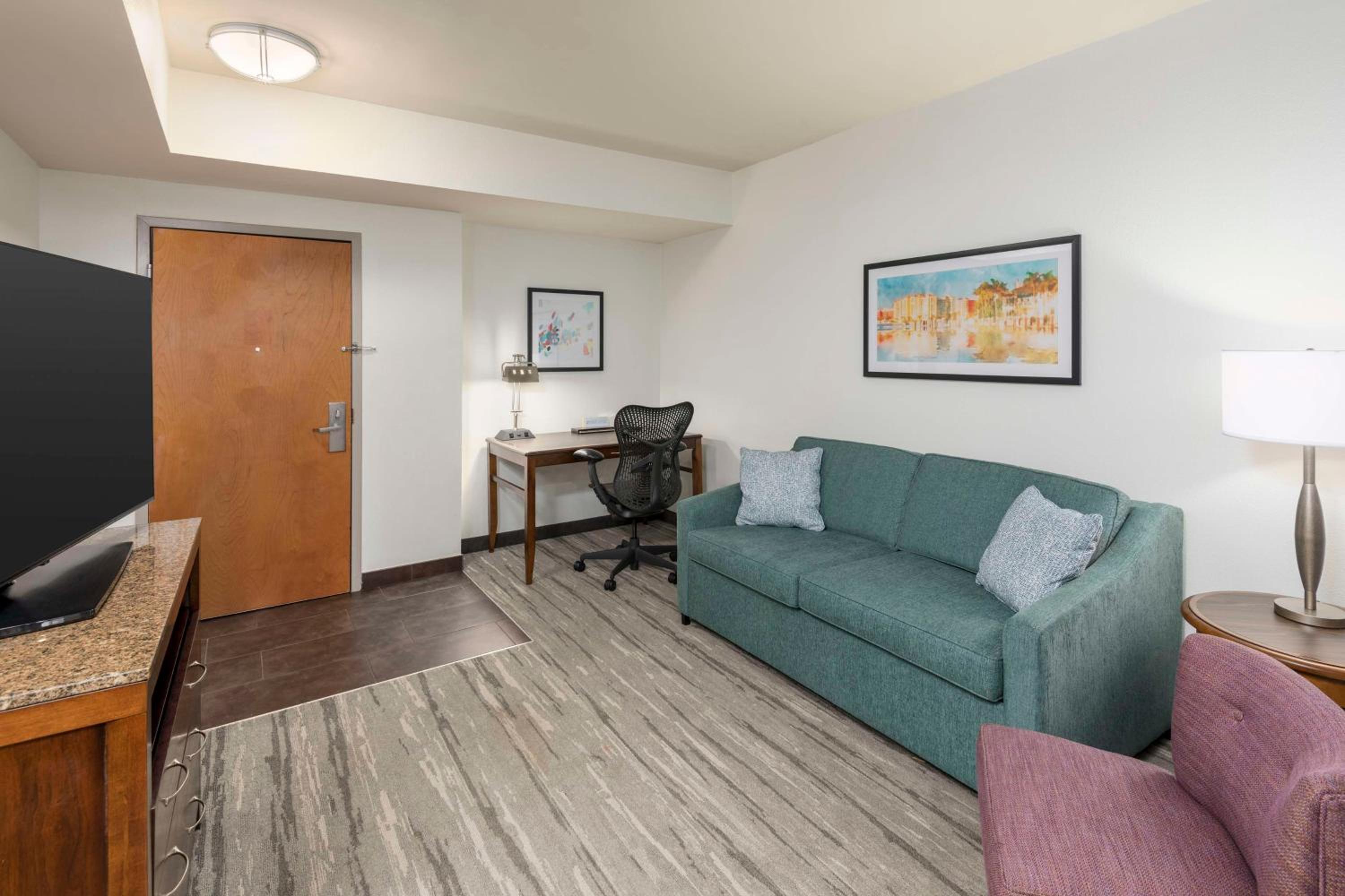 One-Bedroom King Suite with Sofa Bed - Photo 5
