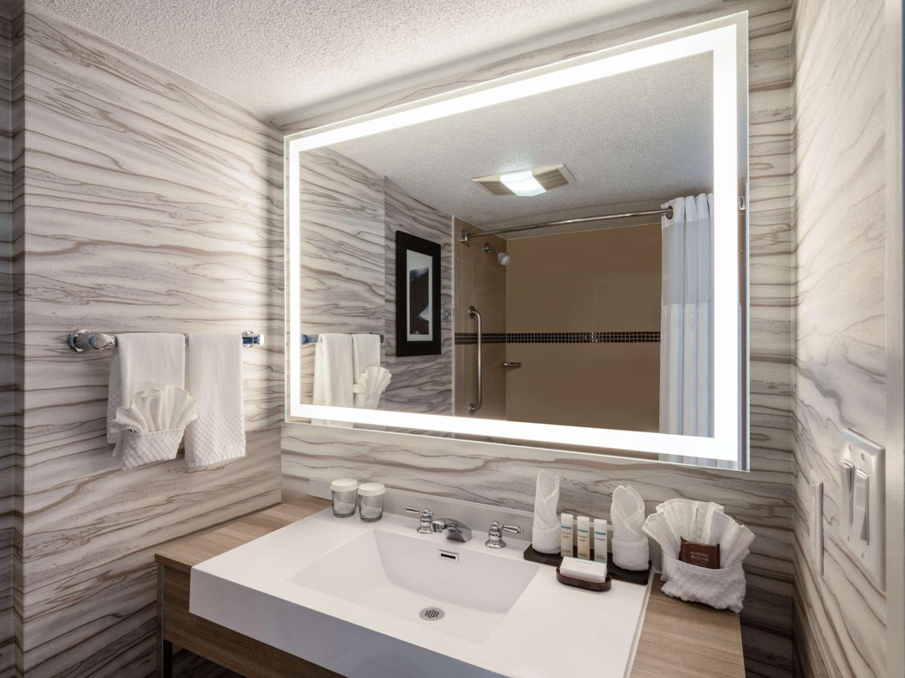 Queen Suite with Two Queen Beds - Photo 4