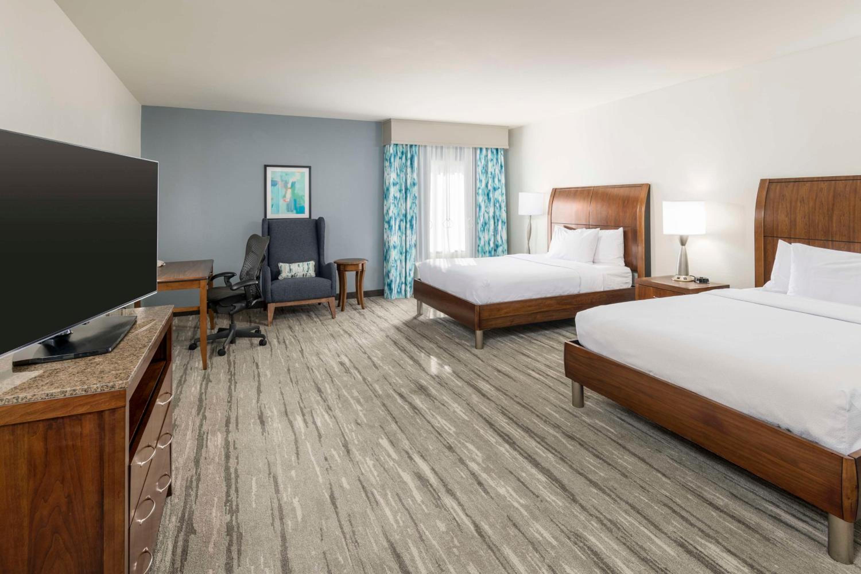 Queen Room with Two Queen Beds and Roll-In Shower - Mobility Access - Photo 4