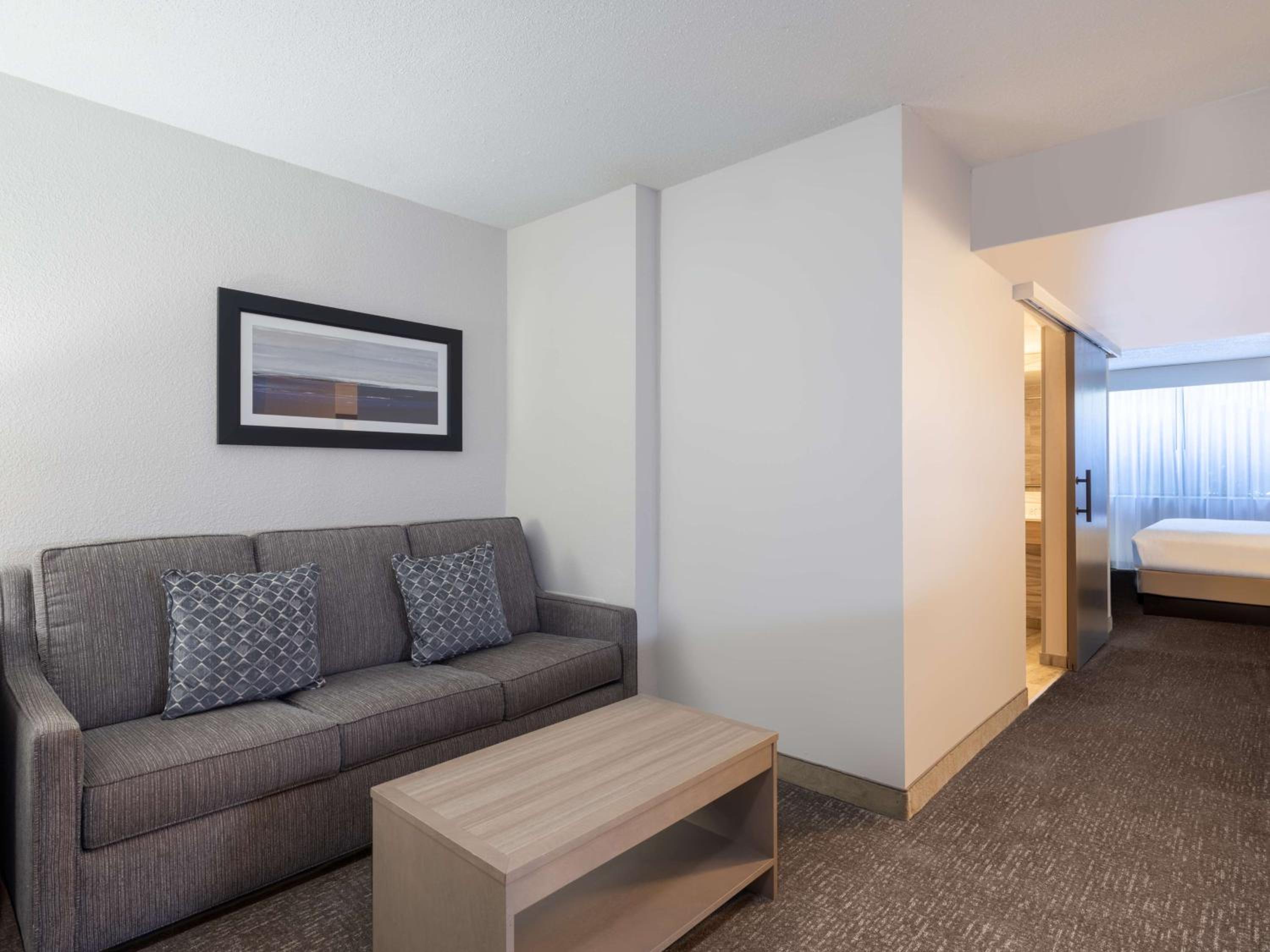 Two-Room King Suite with Bath Tub - Mobility Accessible - Photo 3