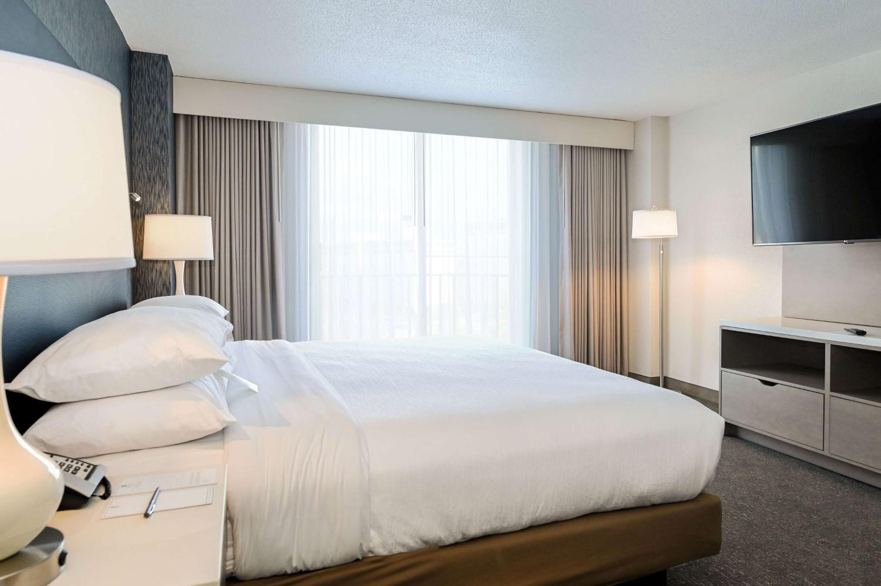 Two-Room King Suite - Non-Smoking - Photo 3