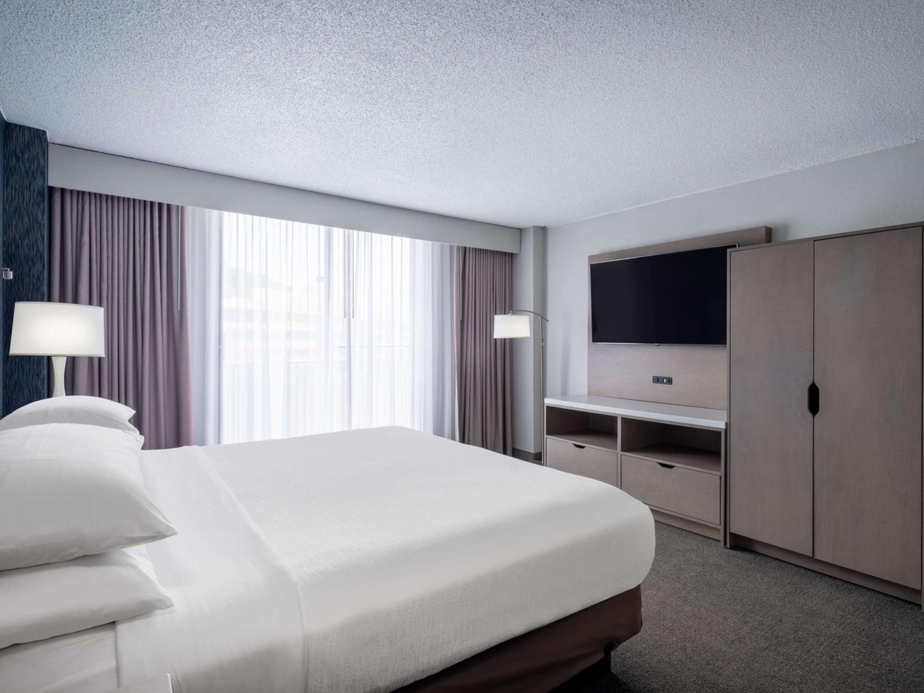 Executive King Suite - Non-Smoking - Photo 5