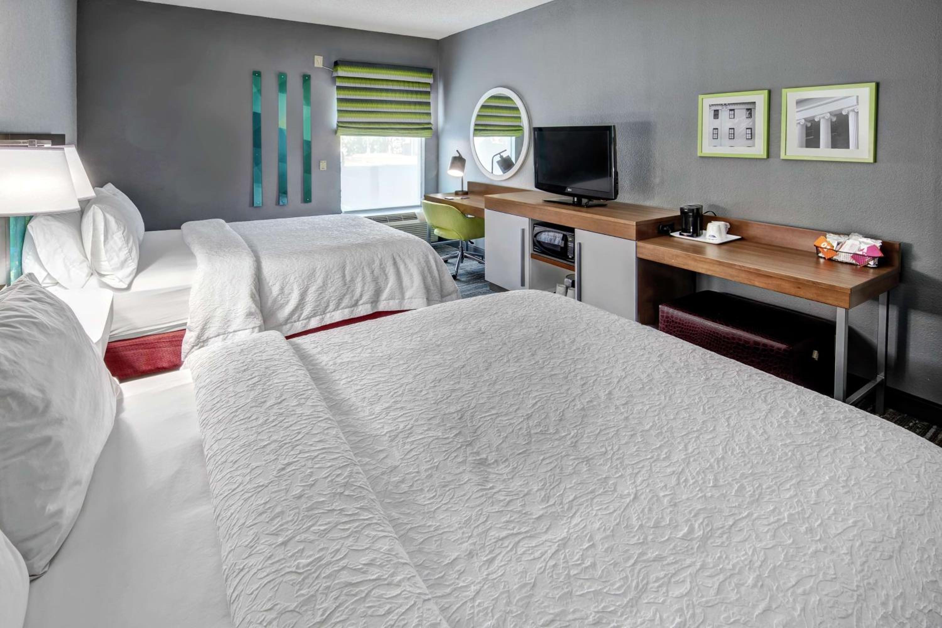 Room with Two Queen Beds - Non-Smoking - Photo 1