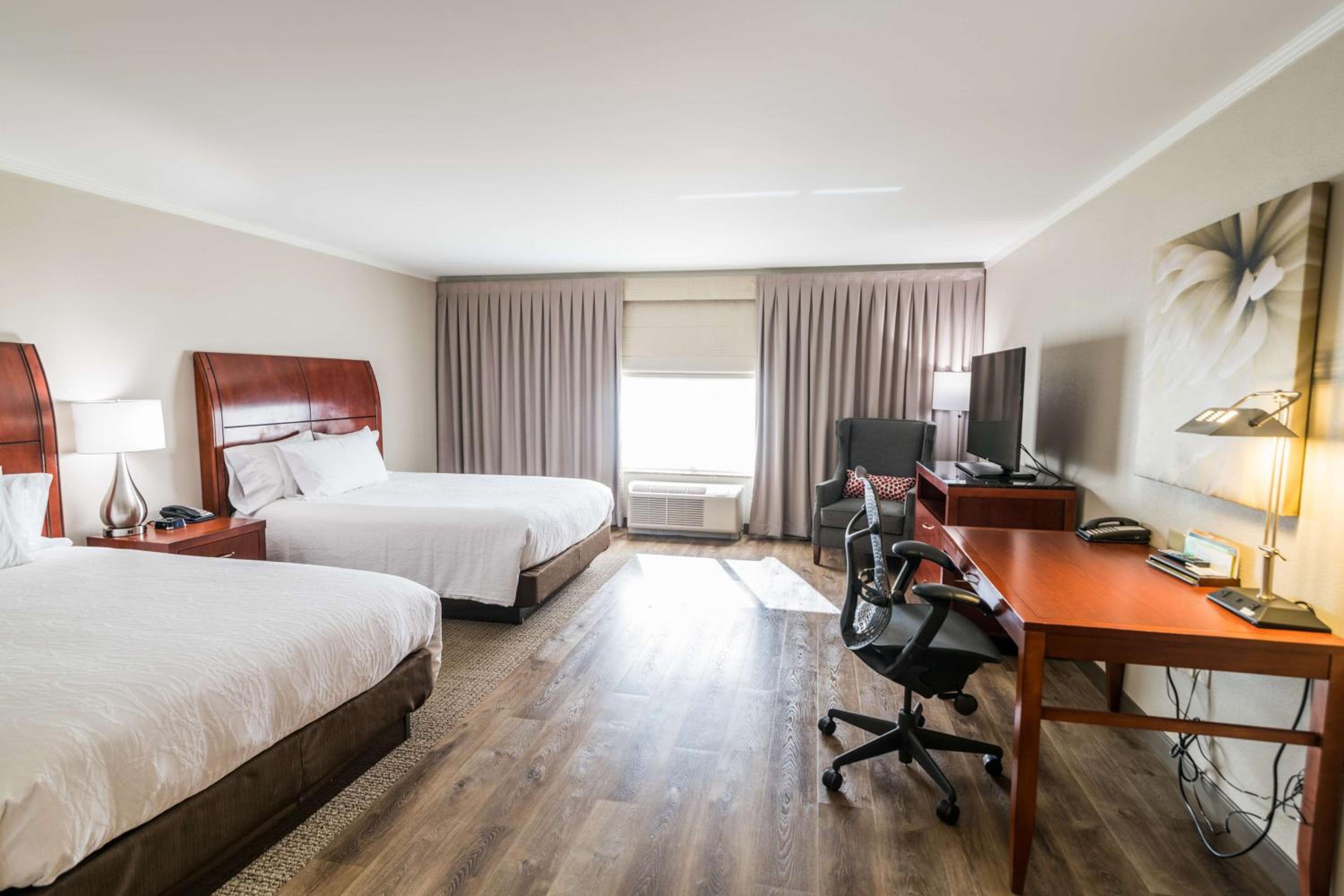 Queen Room with Two Queen Beds - Photo 2