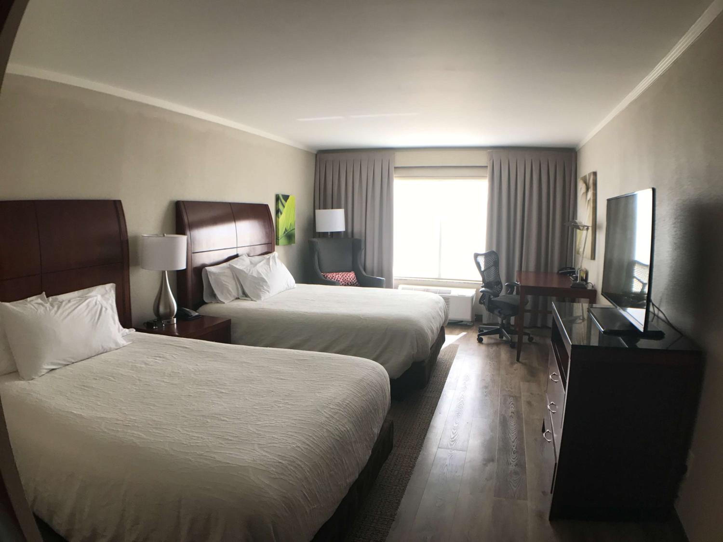 Queen Room with Two Queen Beds - Photo 7