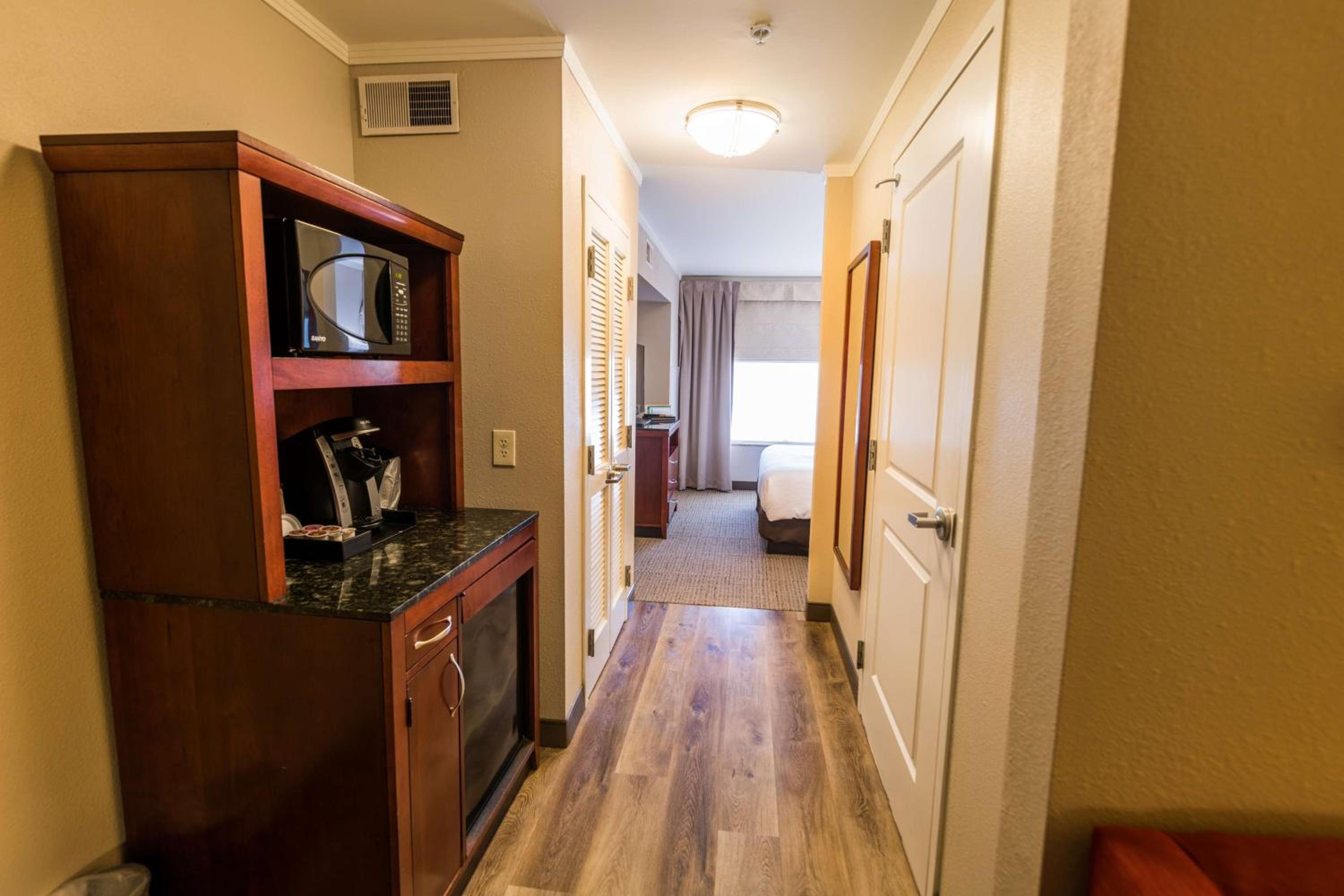 One-Bedroom King Suite with Sofa Bed - Photo 2