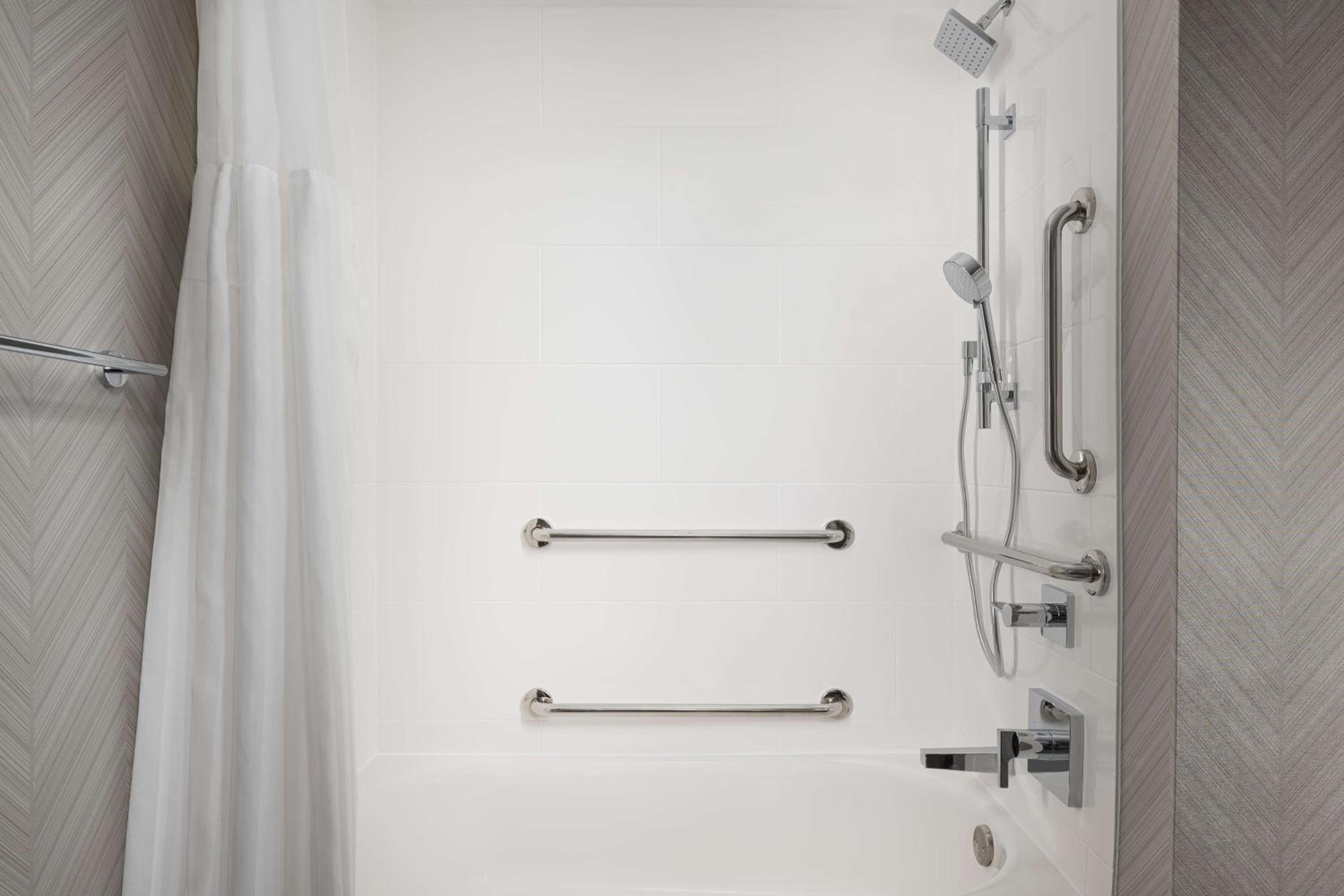 Queen Room with Two Queen Beds - Mobility and Hearing Access - Photo 4