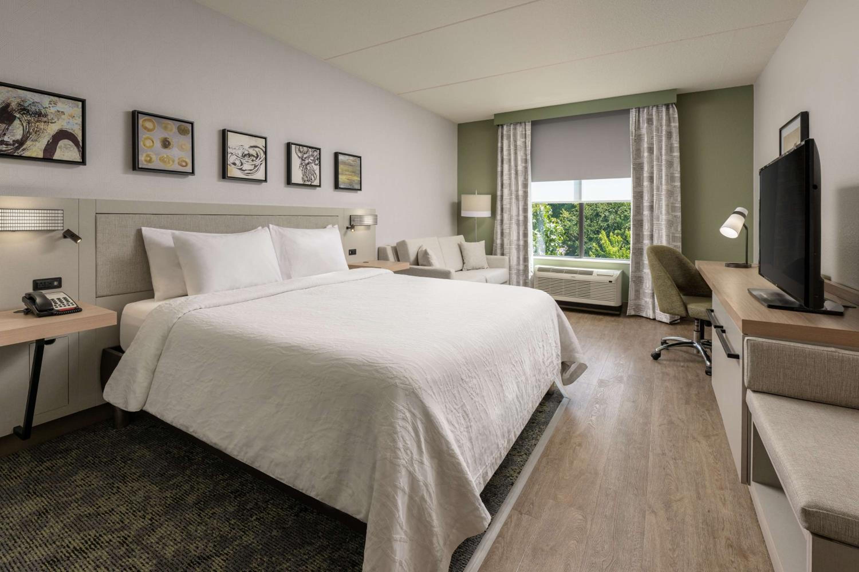 King Room with Sofa Bed - Non-Smoking - Photo 6