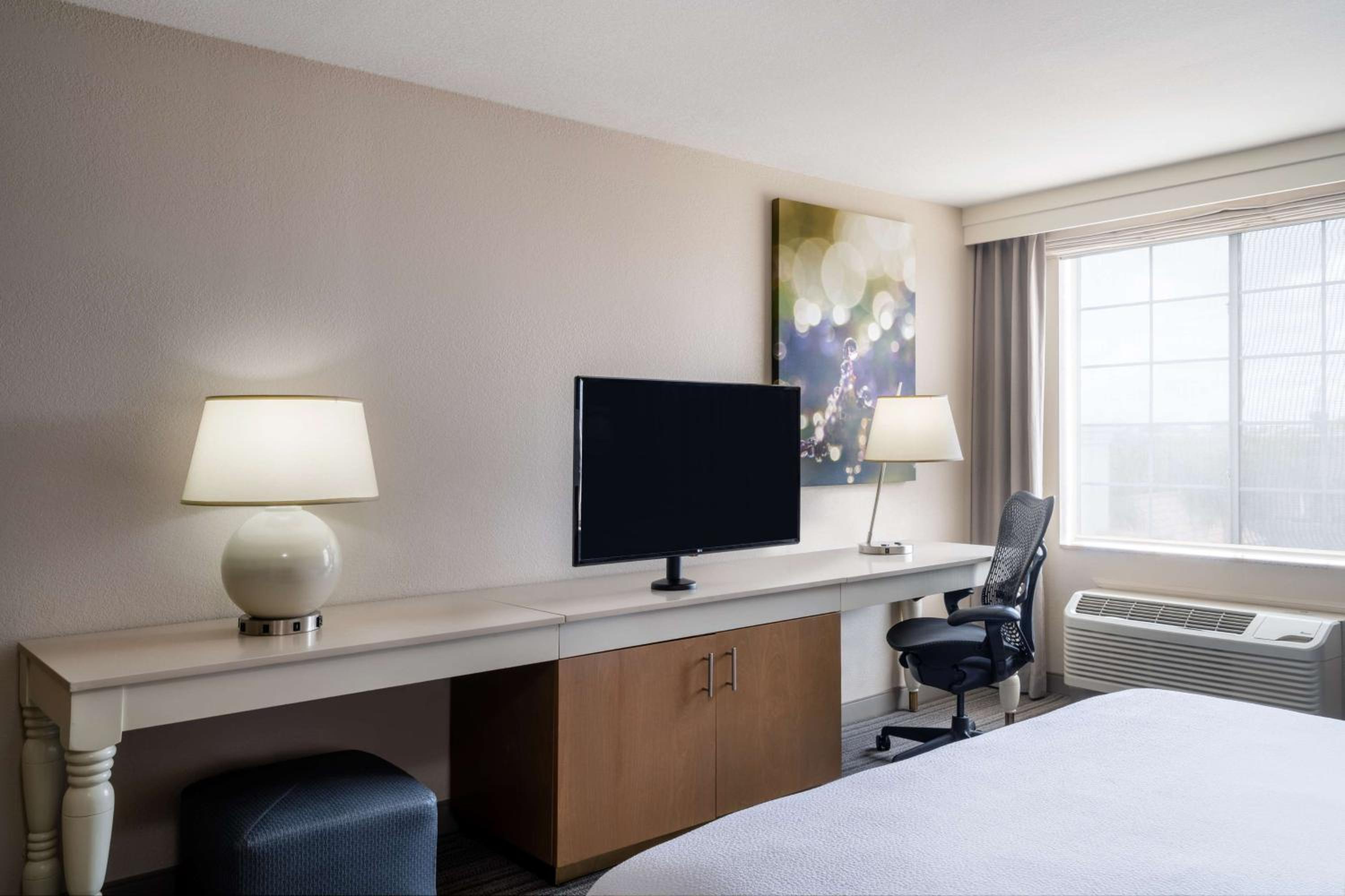 King Room with Bath Tub - Disability Access - Photo 2