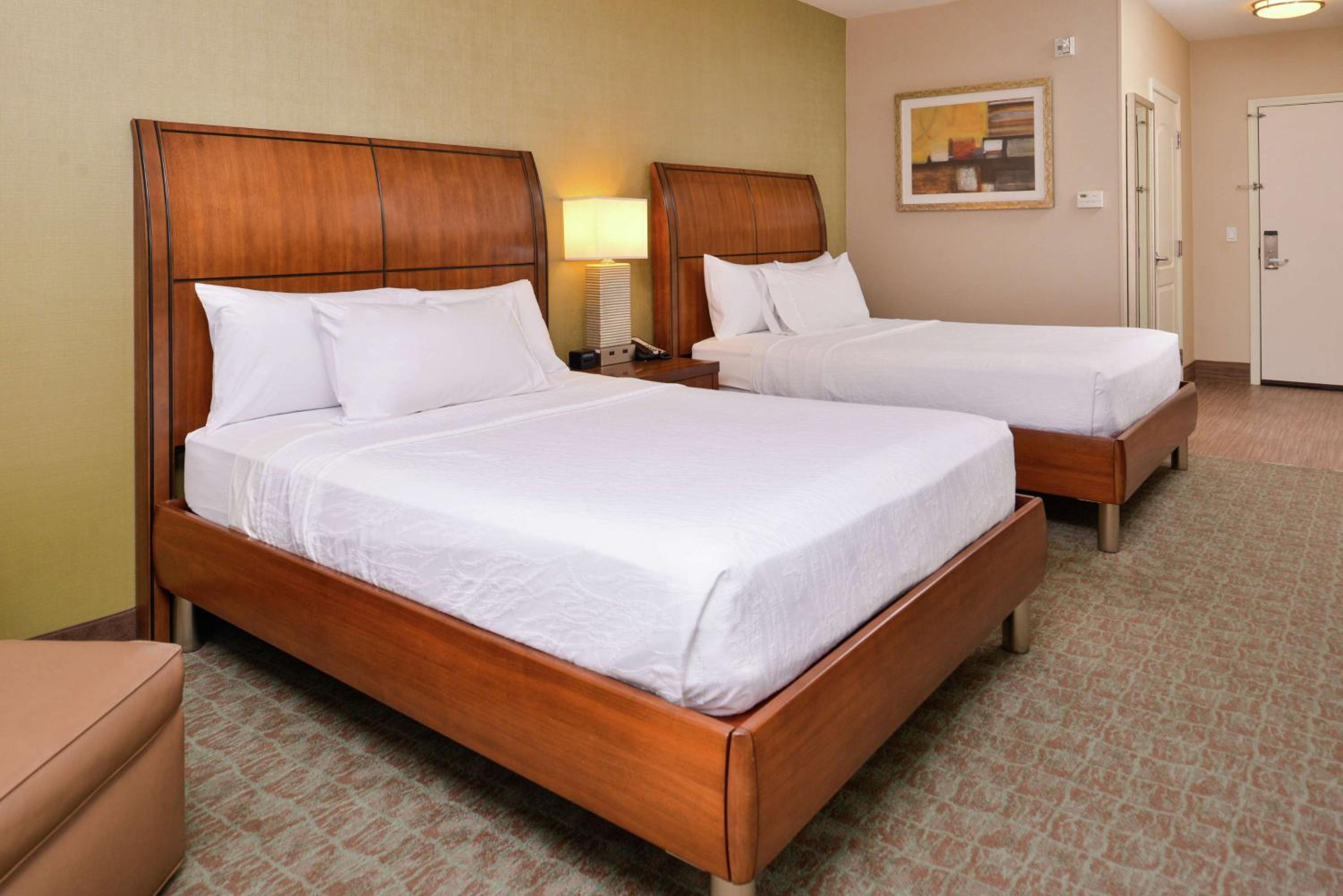 Queen Room with Two Queen Beds - Photo 6