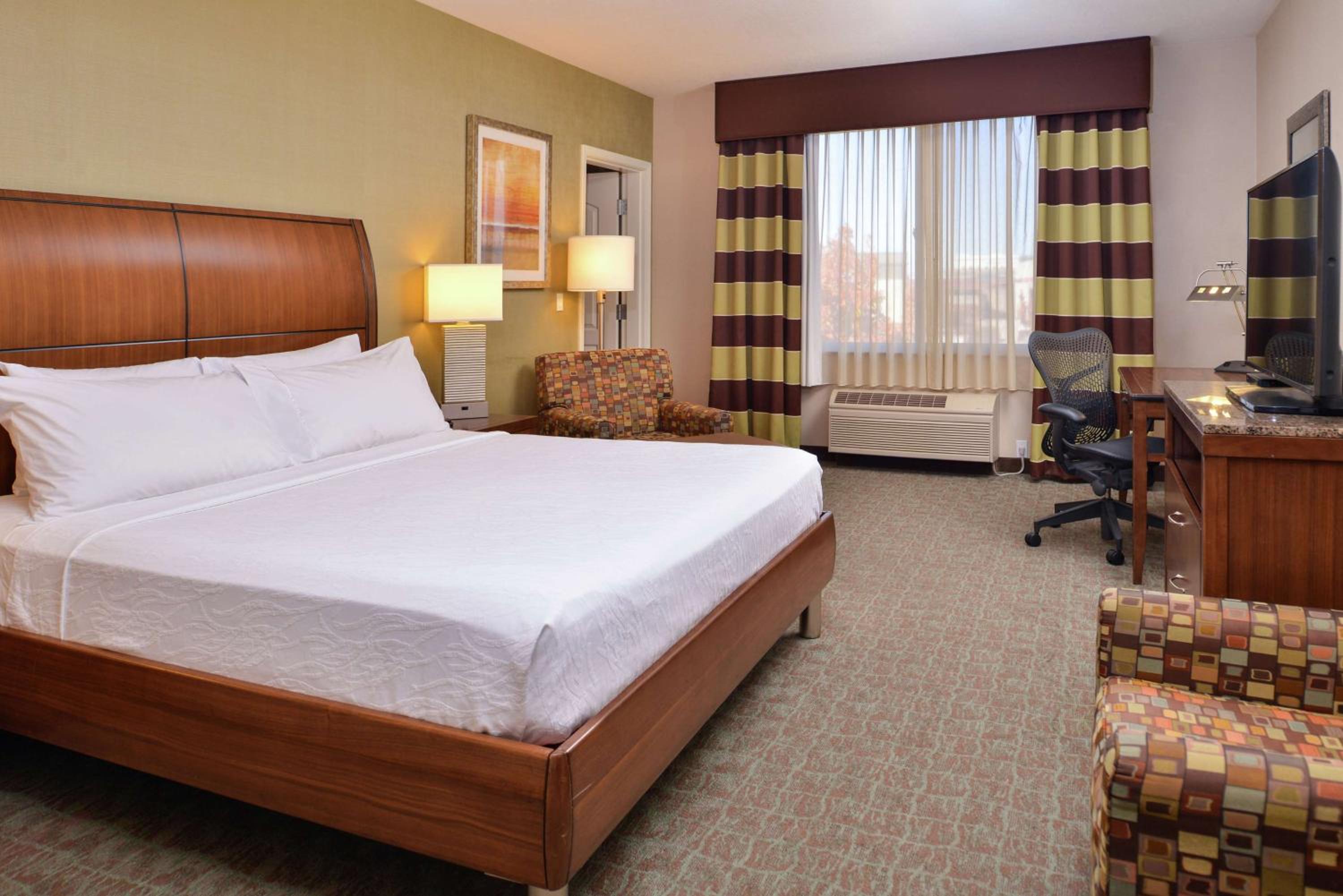 Two Bedroom Suite - Non-Smoking - Photo 2