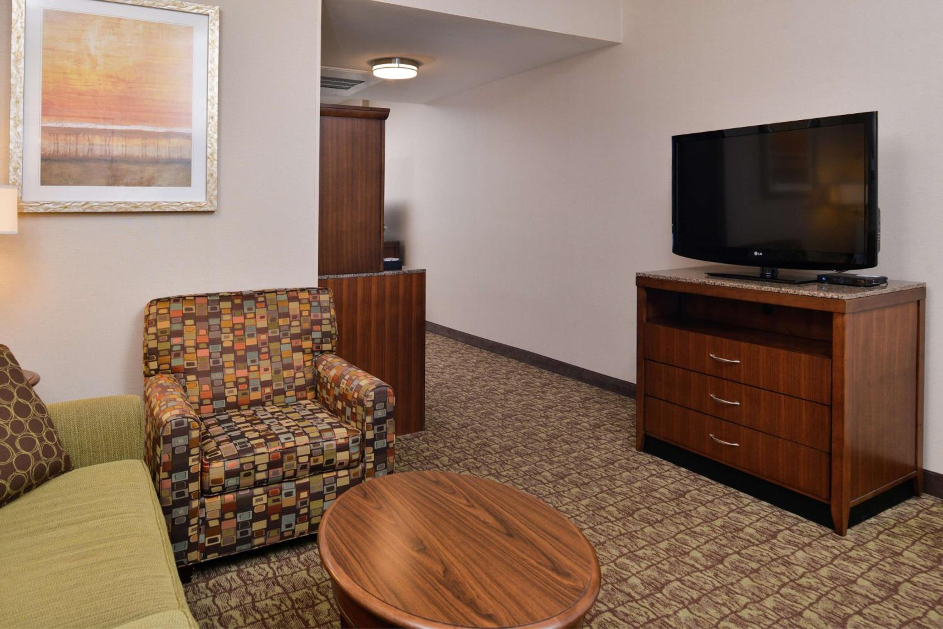 Junior King Suite with Sofa Bed - Photo 3