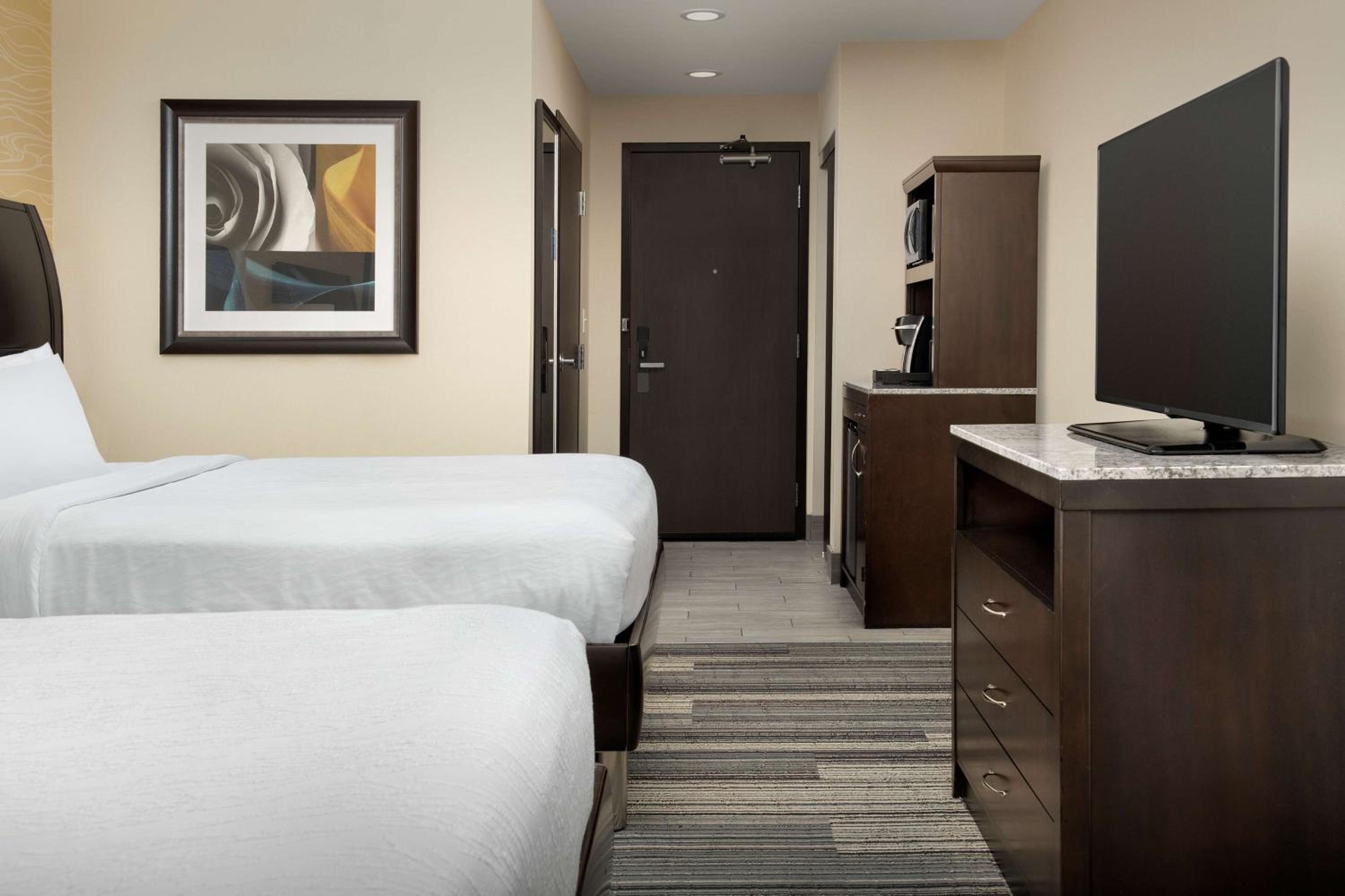 Premium Queen Room with Two Queen Beds photo 1