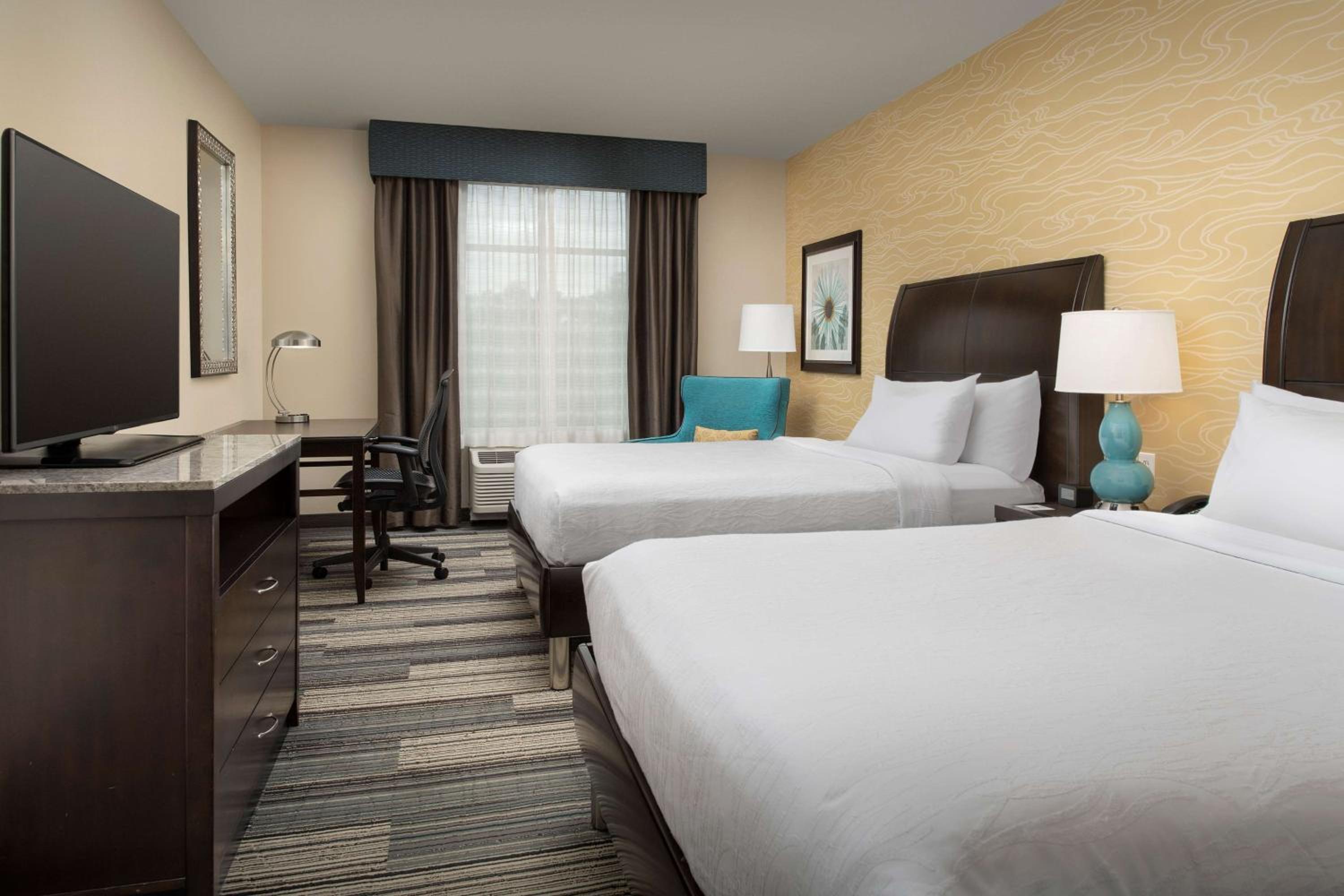 Premium Queen Room with Two Queen Beds photo 2