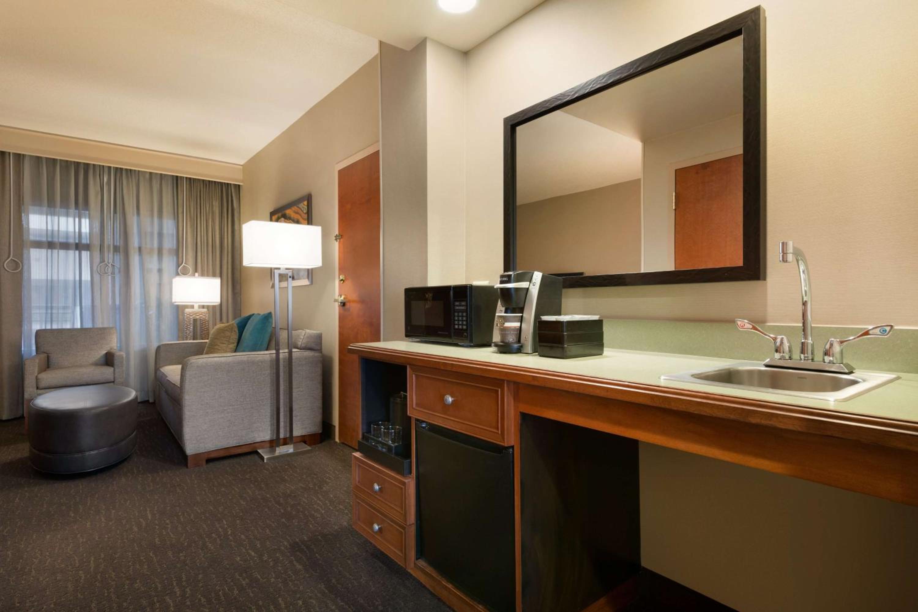 King Room - Mobility Access/Non-Smoking - Photo 3