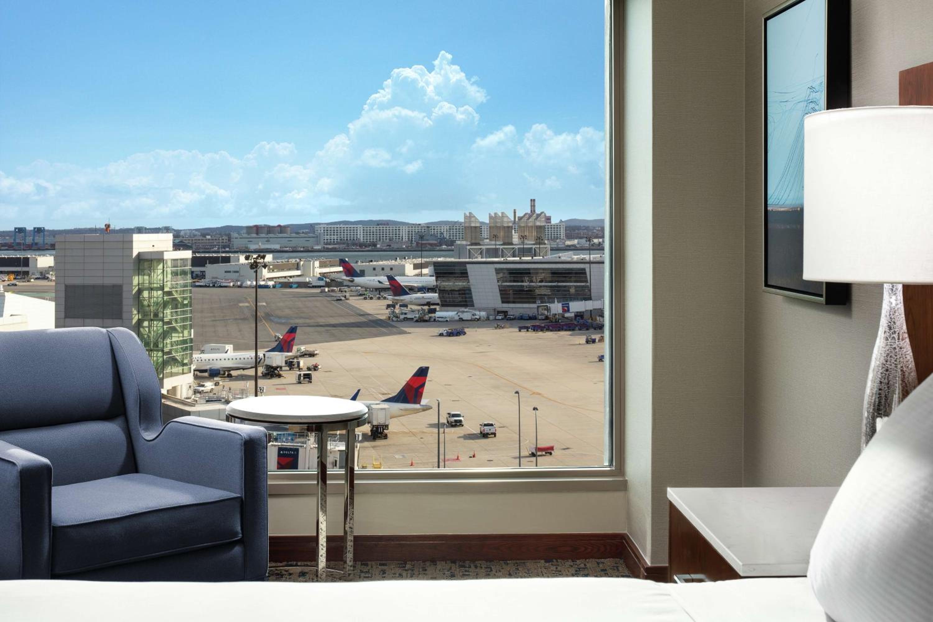 Business King Room with Airport View - Non-Smoking