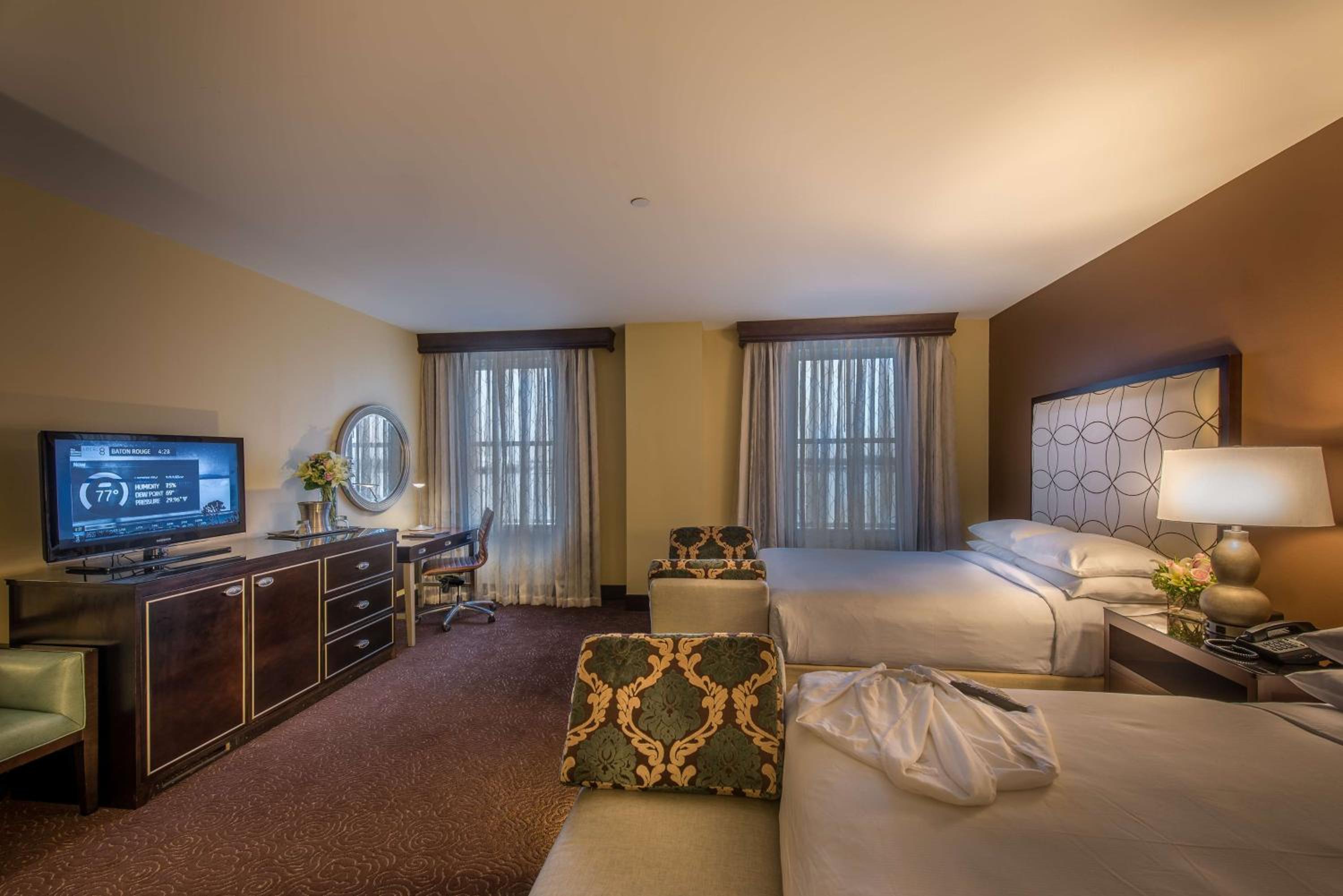 Executive Queen Room with Two Queen Beds - Photo 1