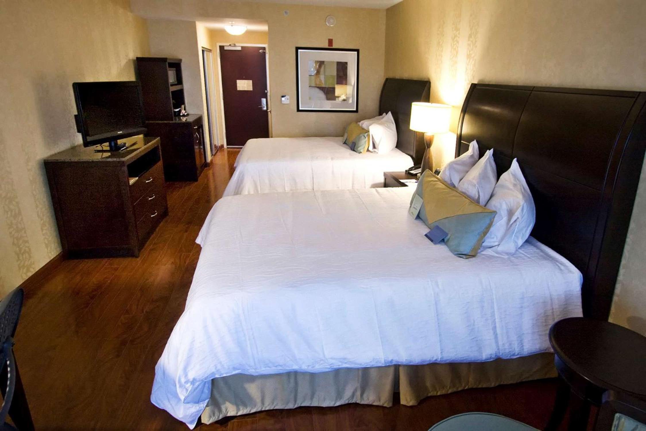 Queen Room with Two Queen Beds - Photo 2