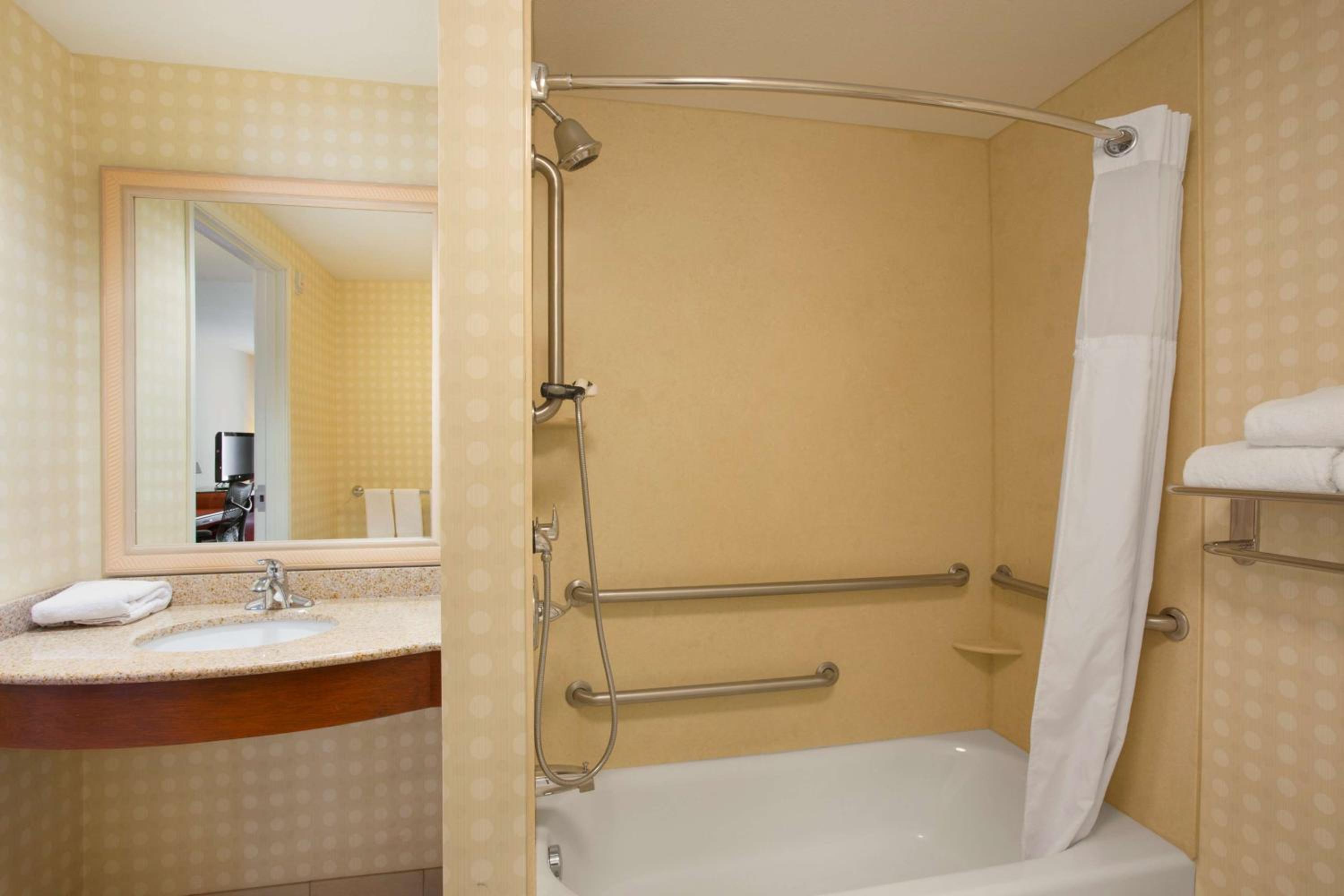 Queen Room with Two Queen Beds - Mobility and Hearing Access - Photo 2