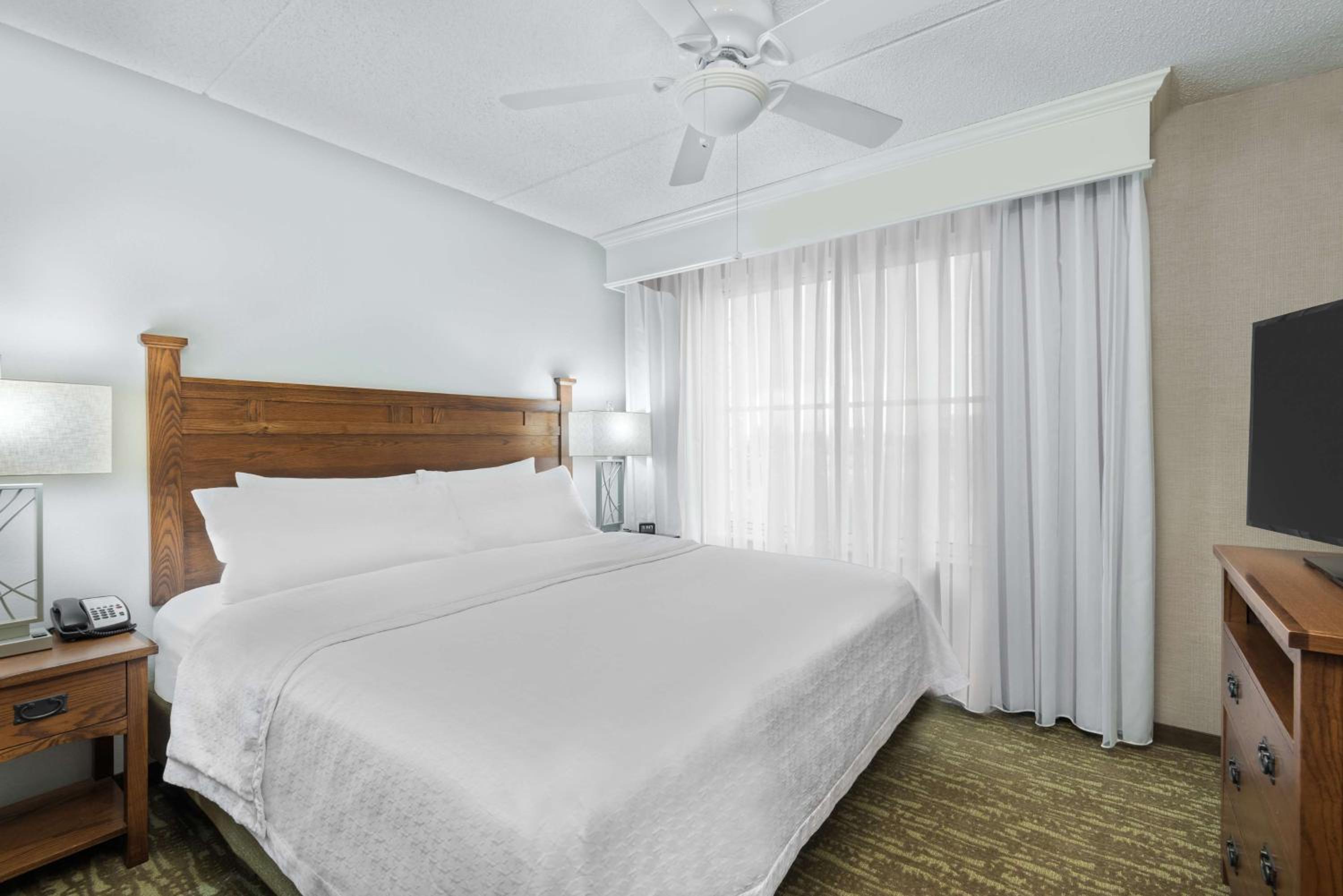 One-Bedroom King Suite - Non-Smoking - Photo 4
