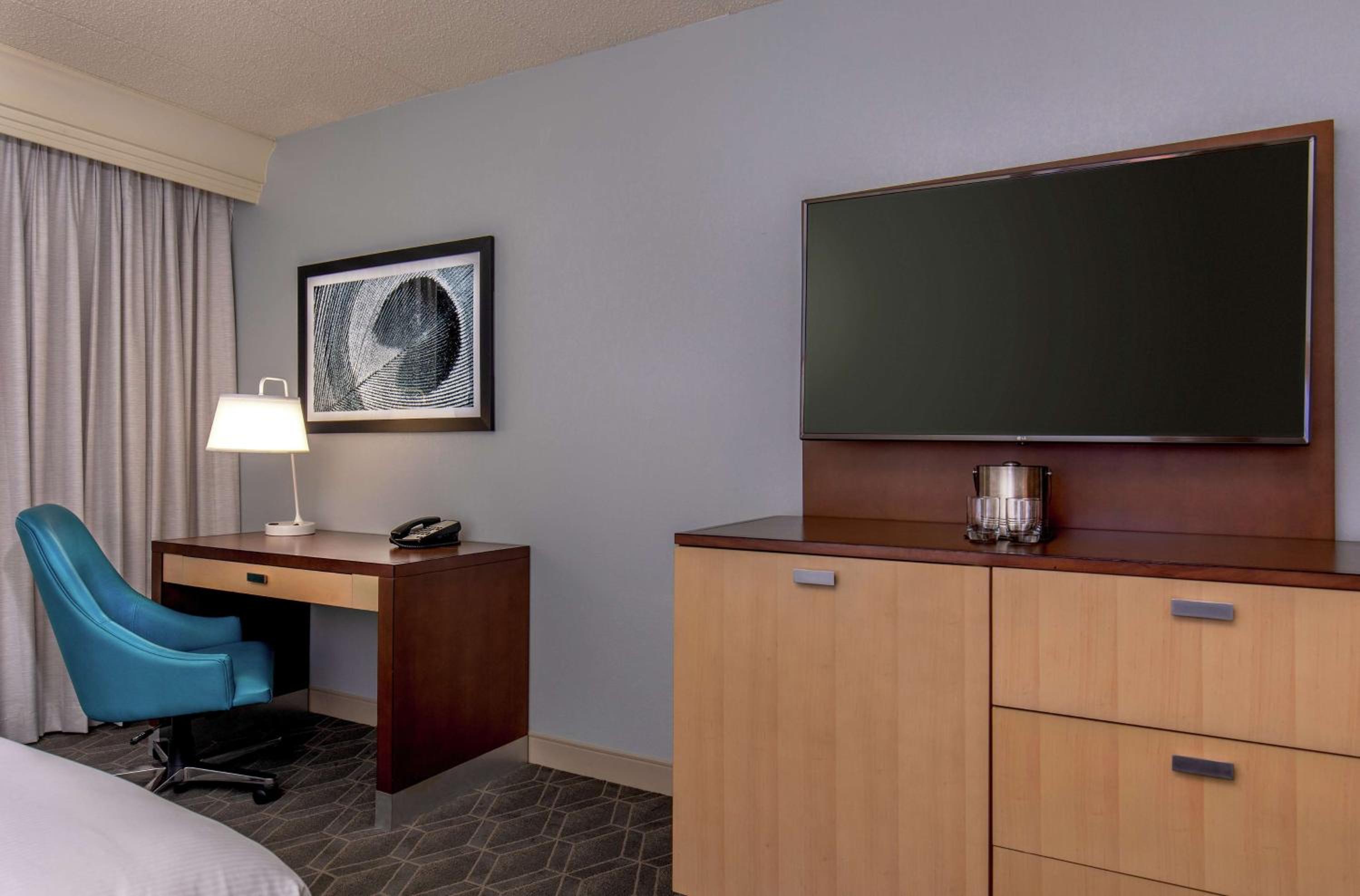 King Room - Non-Smoking - Photo 5
