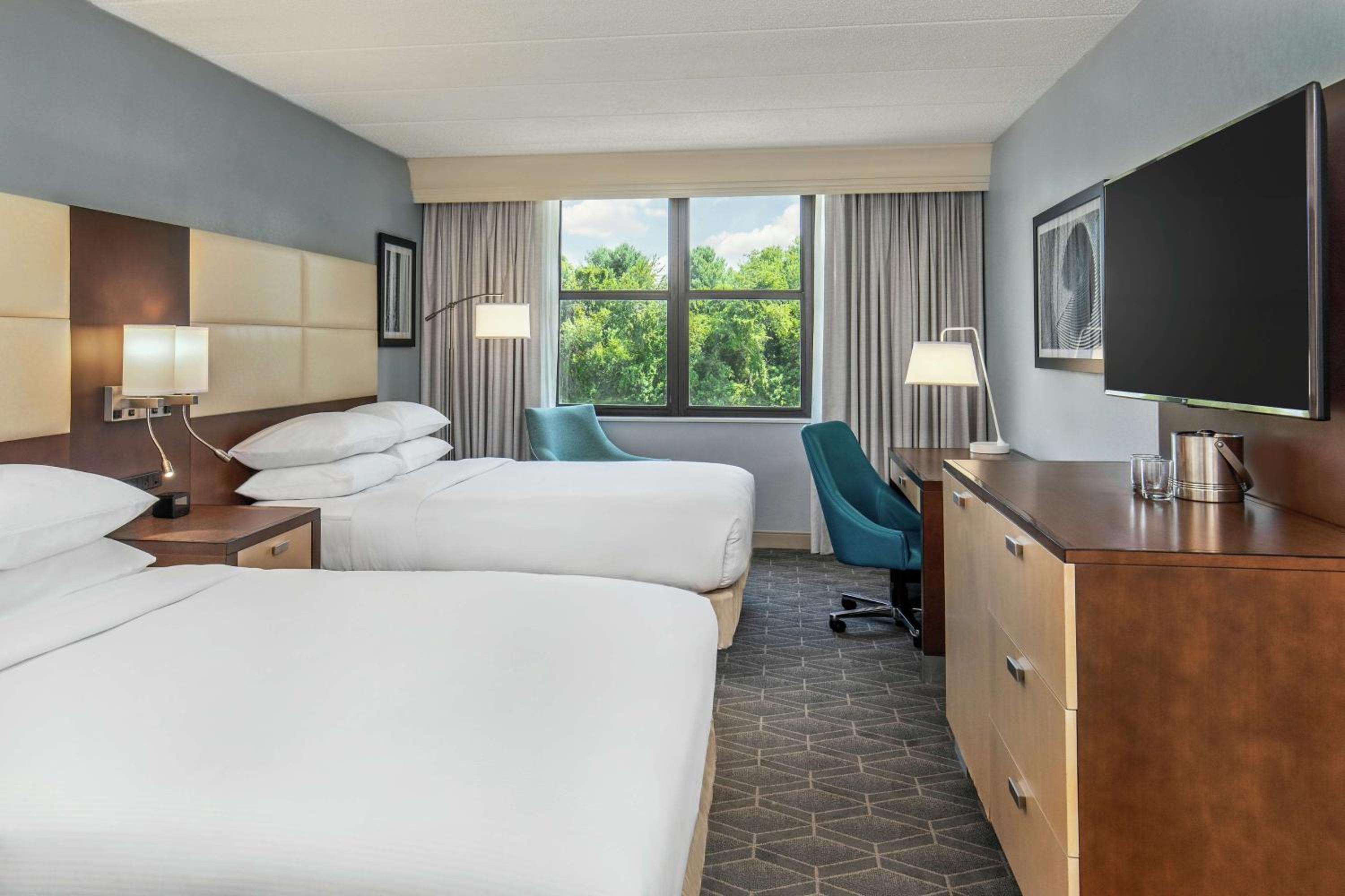 Queen Room with Two Queen Beds - Non-Smoking - Photo 1