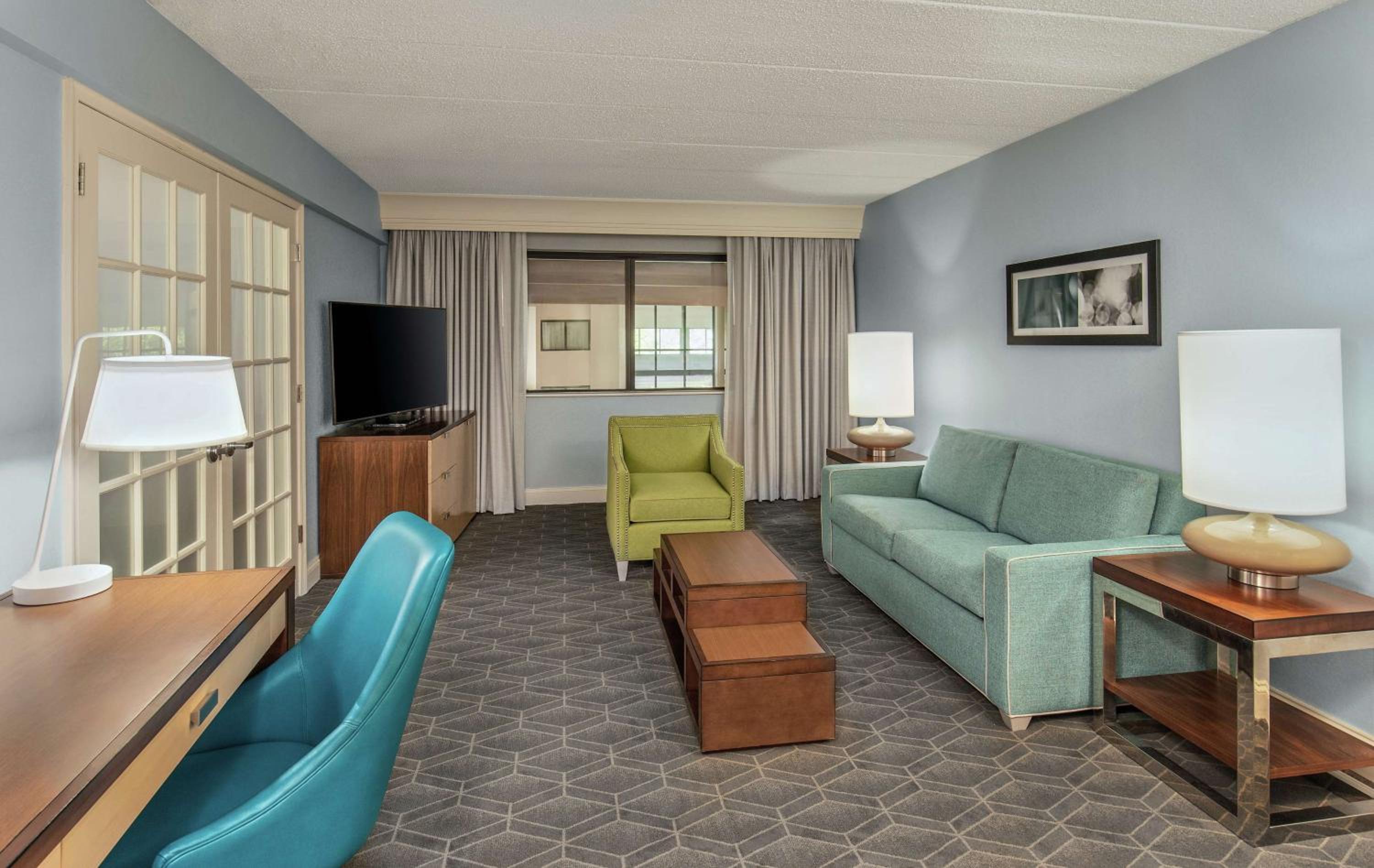 One-Bedroom King Suite with Sofa Bed - Non-Smoking - Photo 7