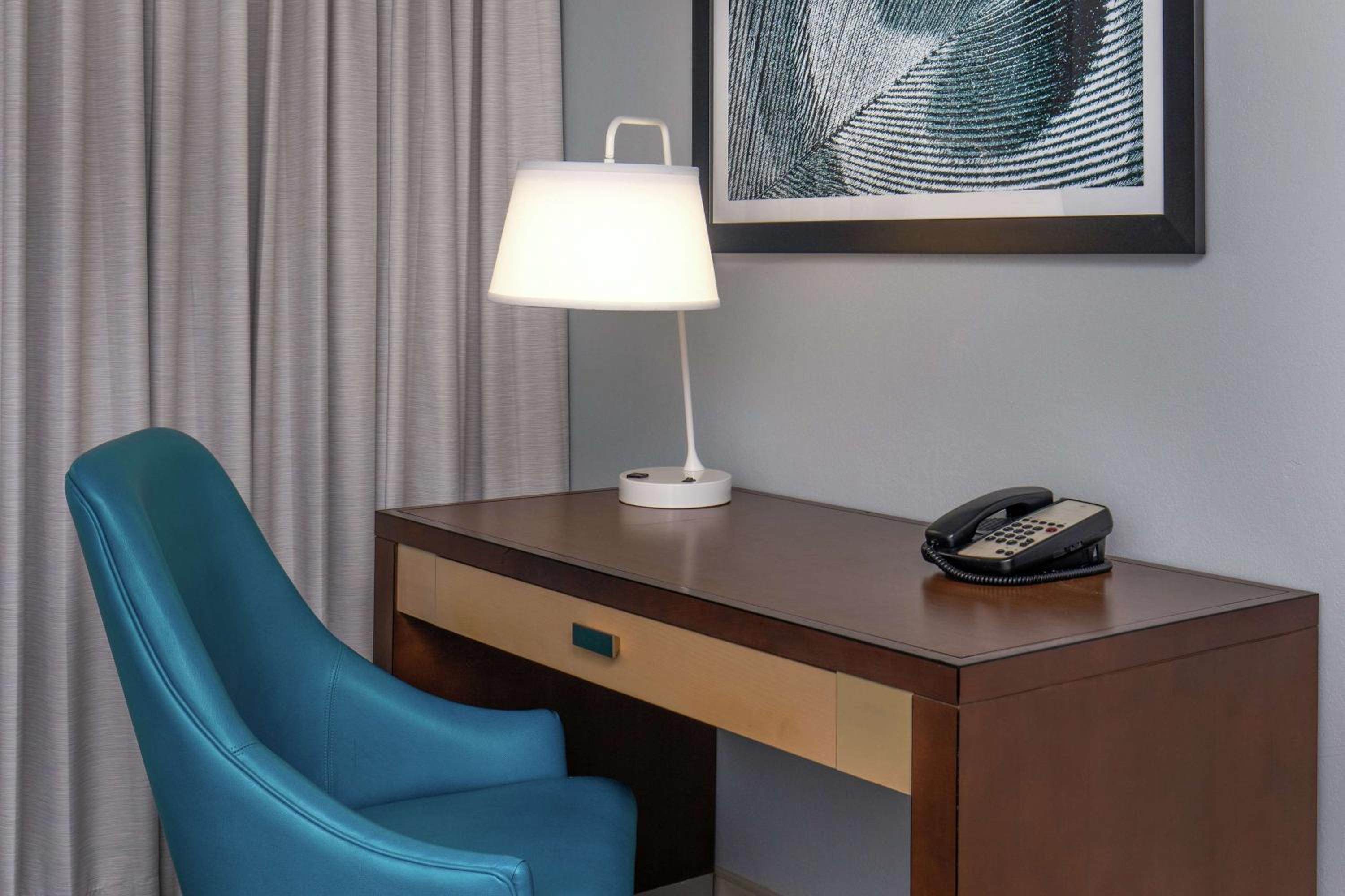 King Room - Non-Smoking - Photo 11