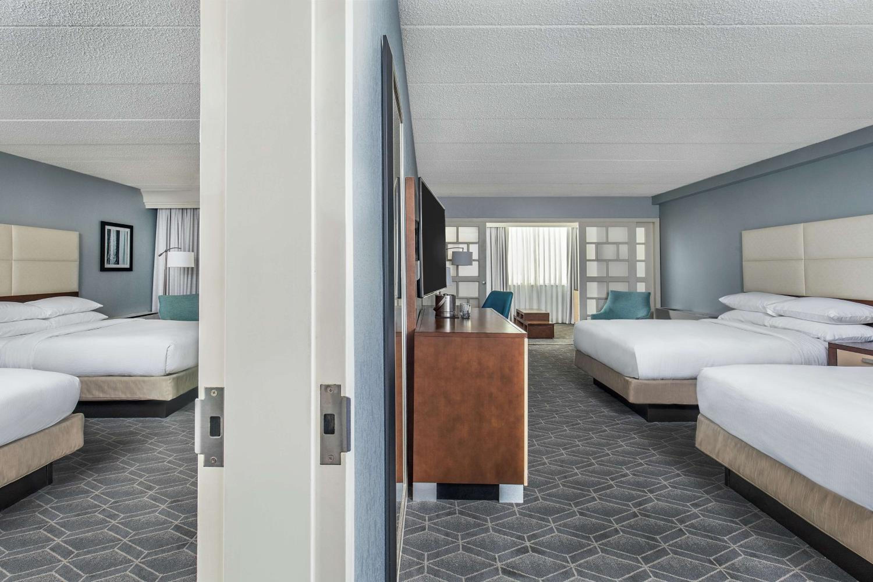 Queen Room with Two Queen Beds - Non-Smoking - Photo 3